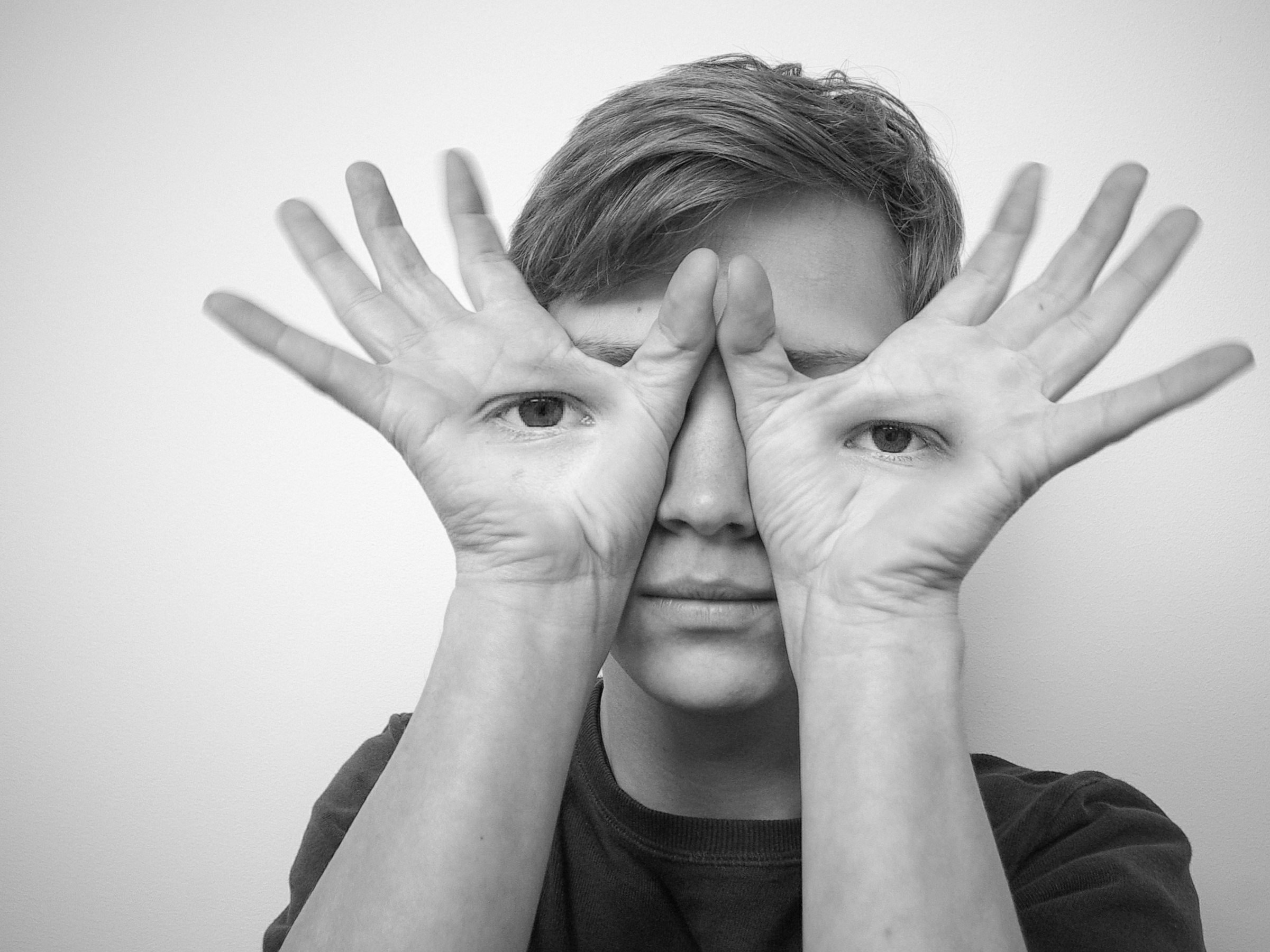 iets-door-de-fingers-zien