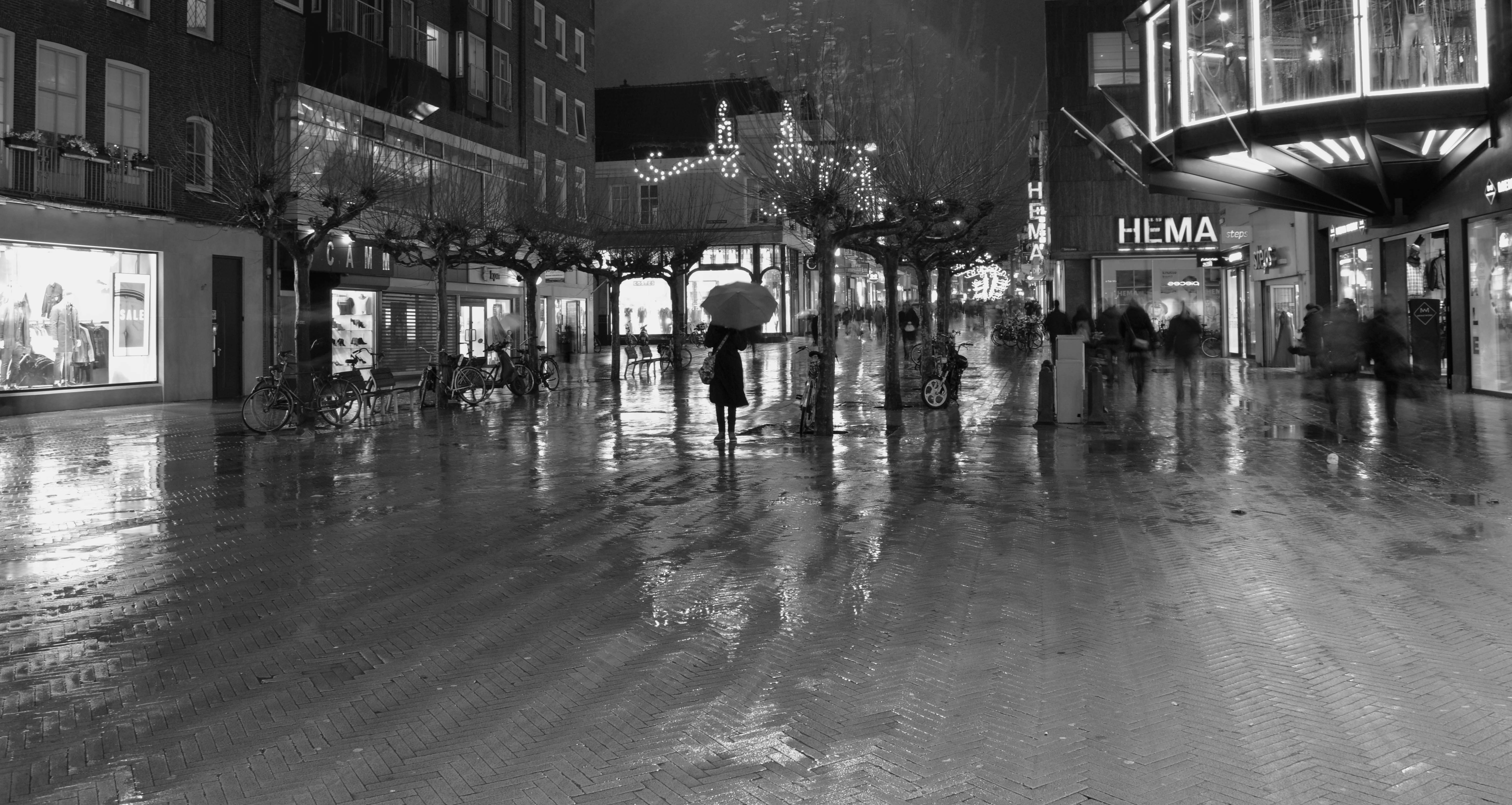 stilstaand-in-de-regen