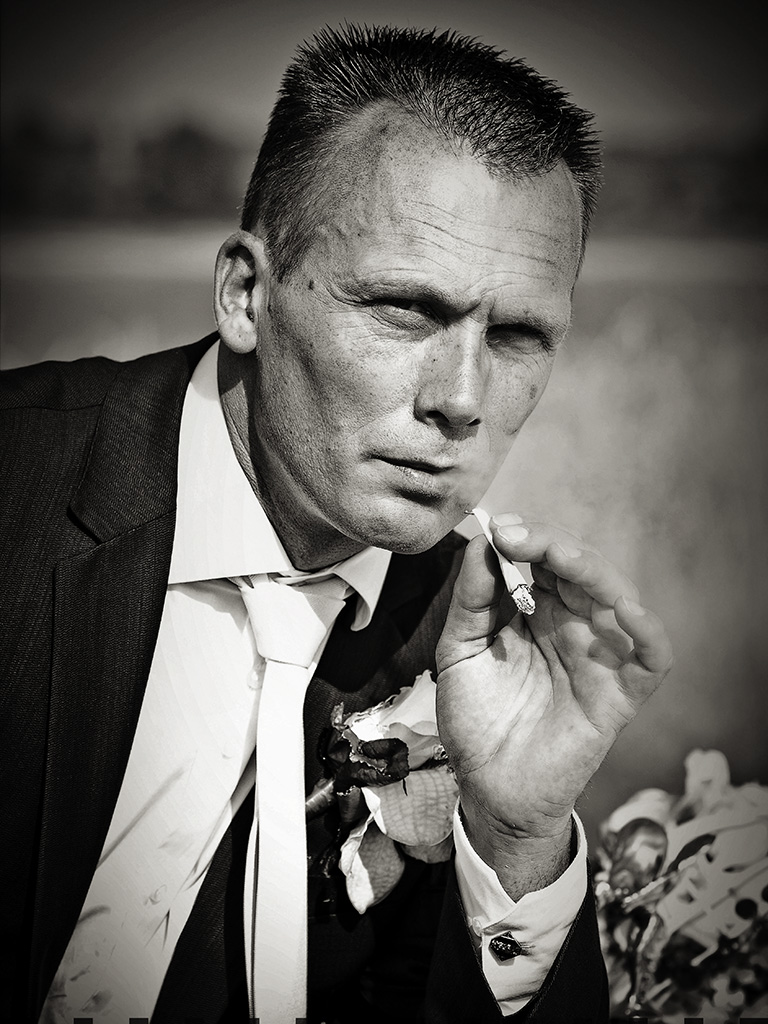 bruidegom-met-sigaret