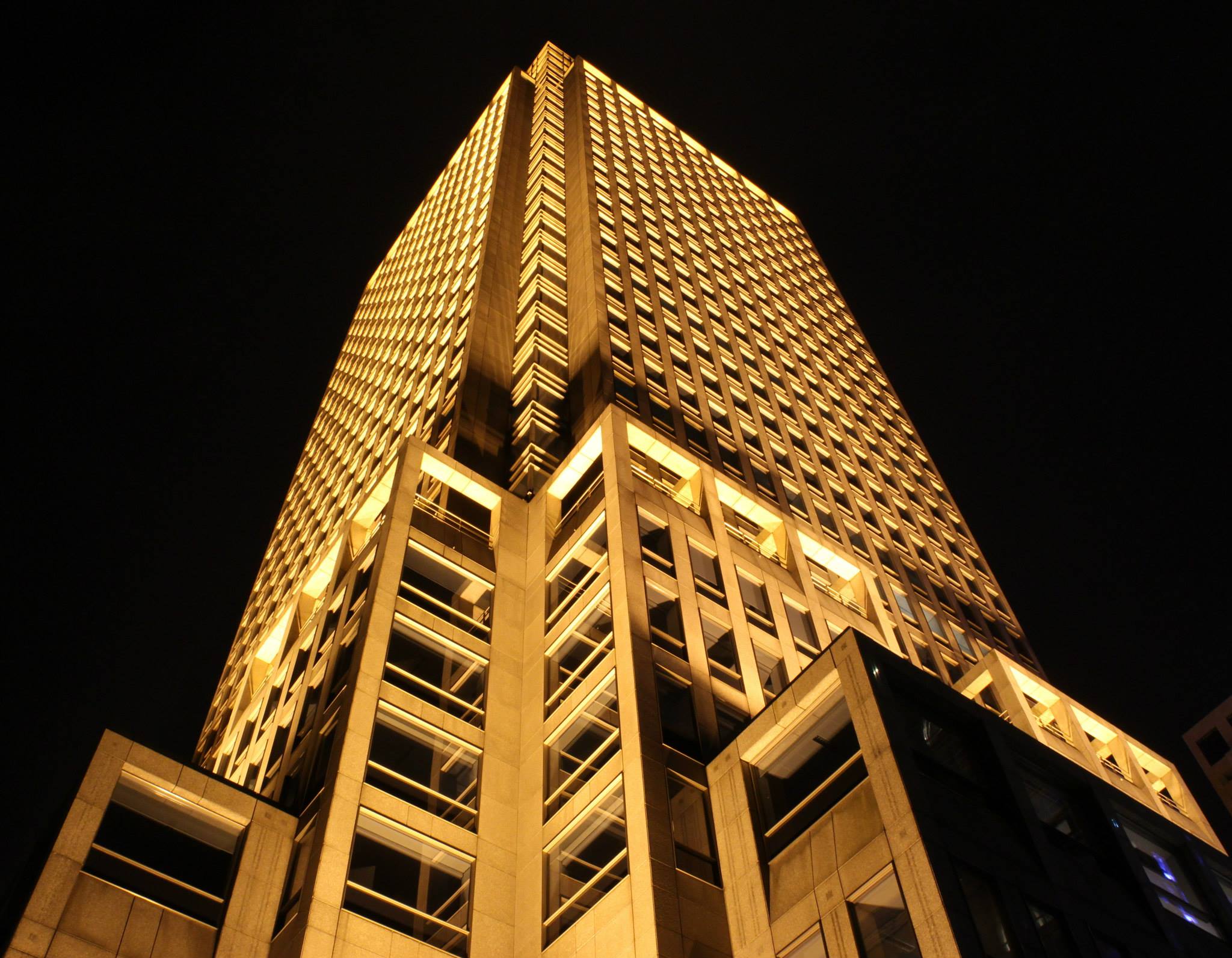 rembrandt-toren-by-night