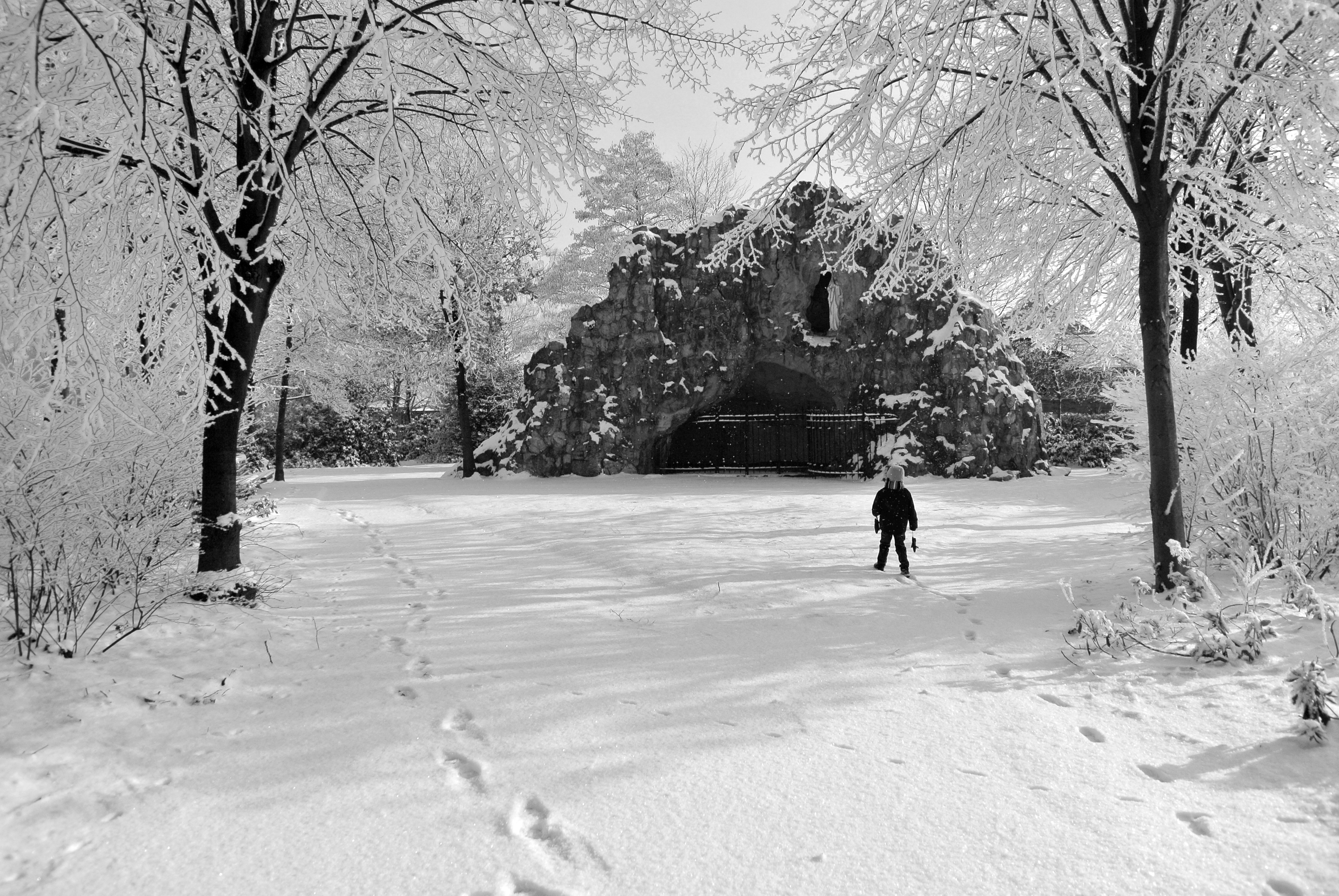 winter-aan-de-lourdesgrot-gooreind-wuustwezel
