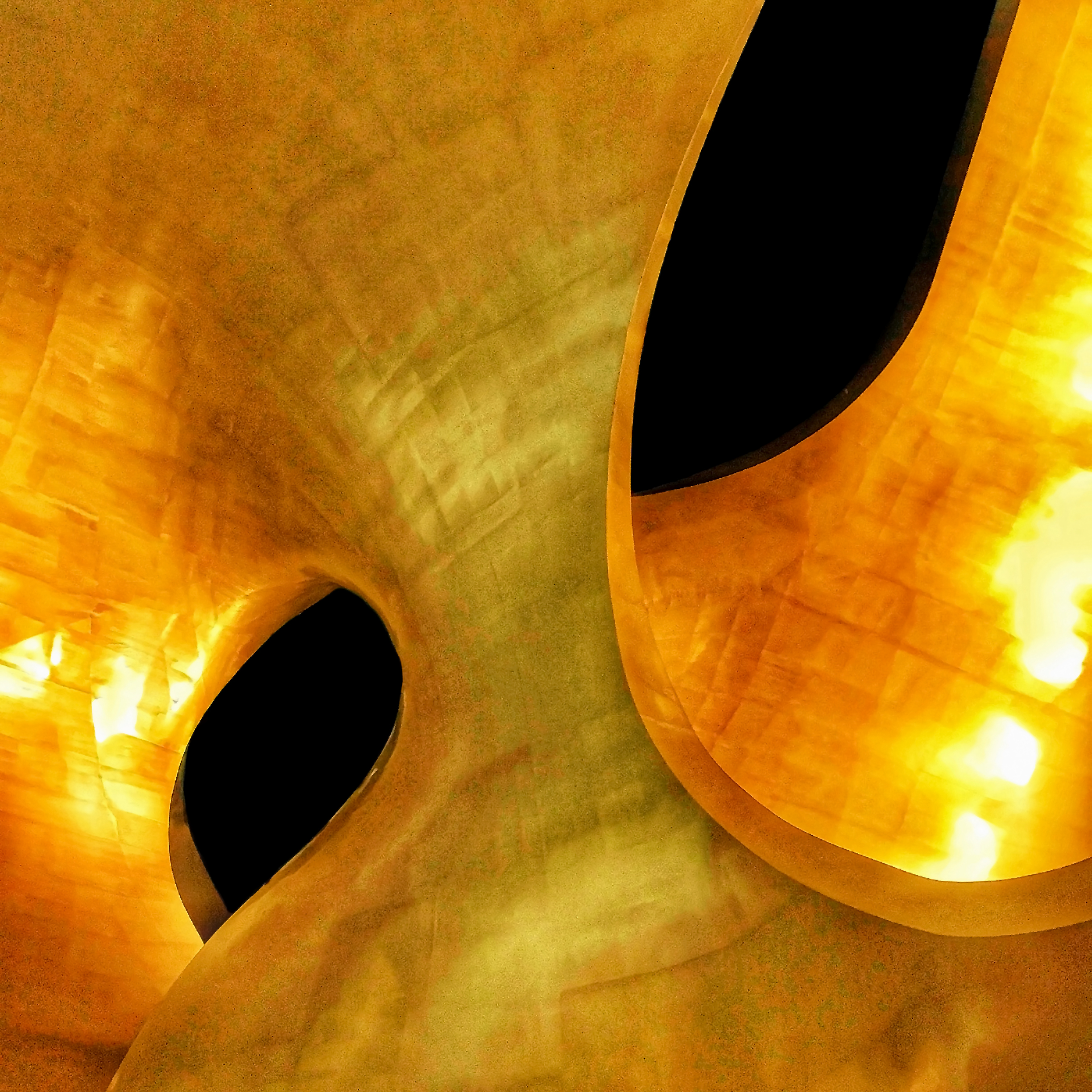 scary-face-arnhem-central-station