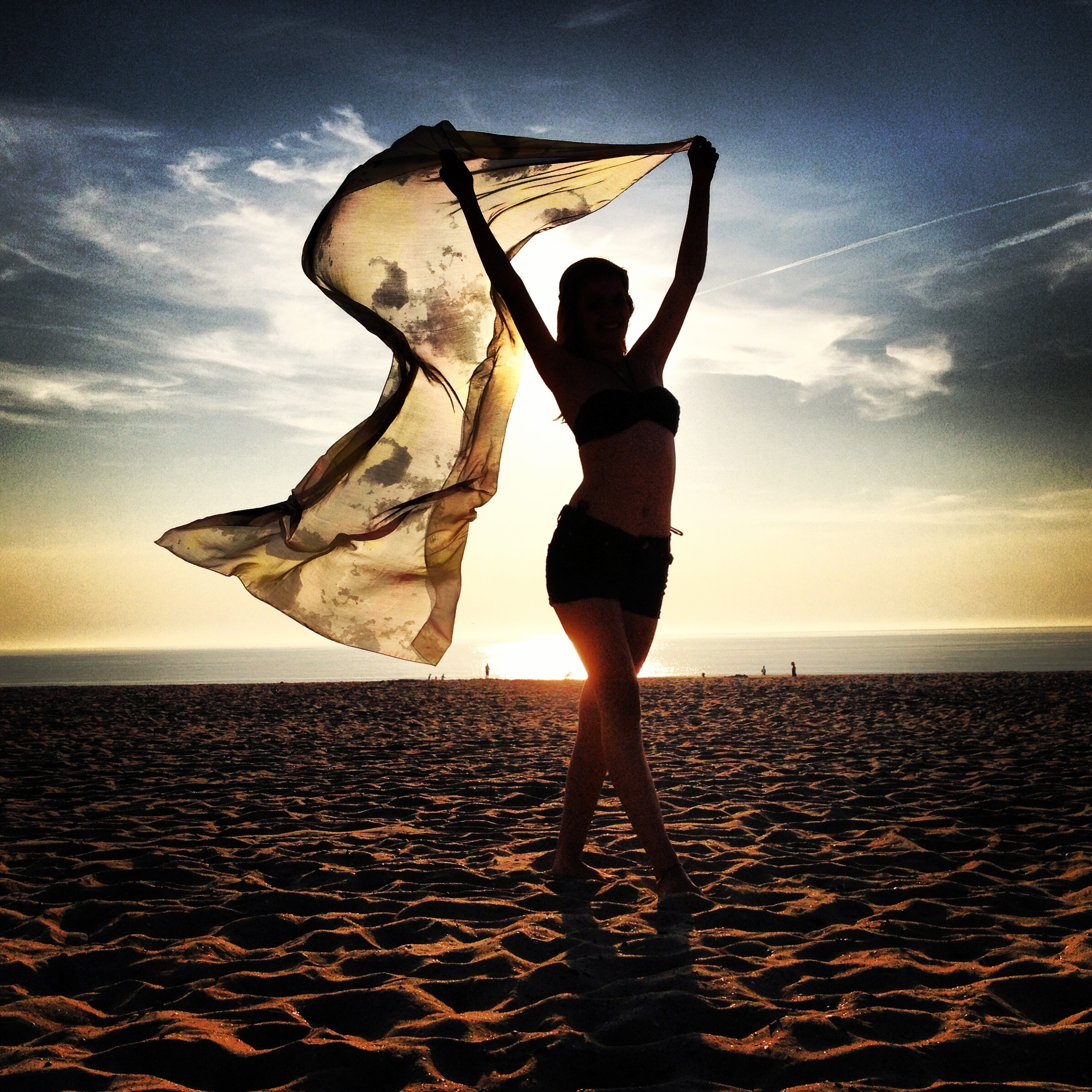 ondergaande-zon-met-kiara-op-de-voorgrond