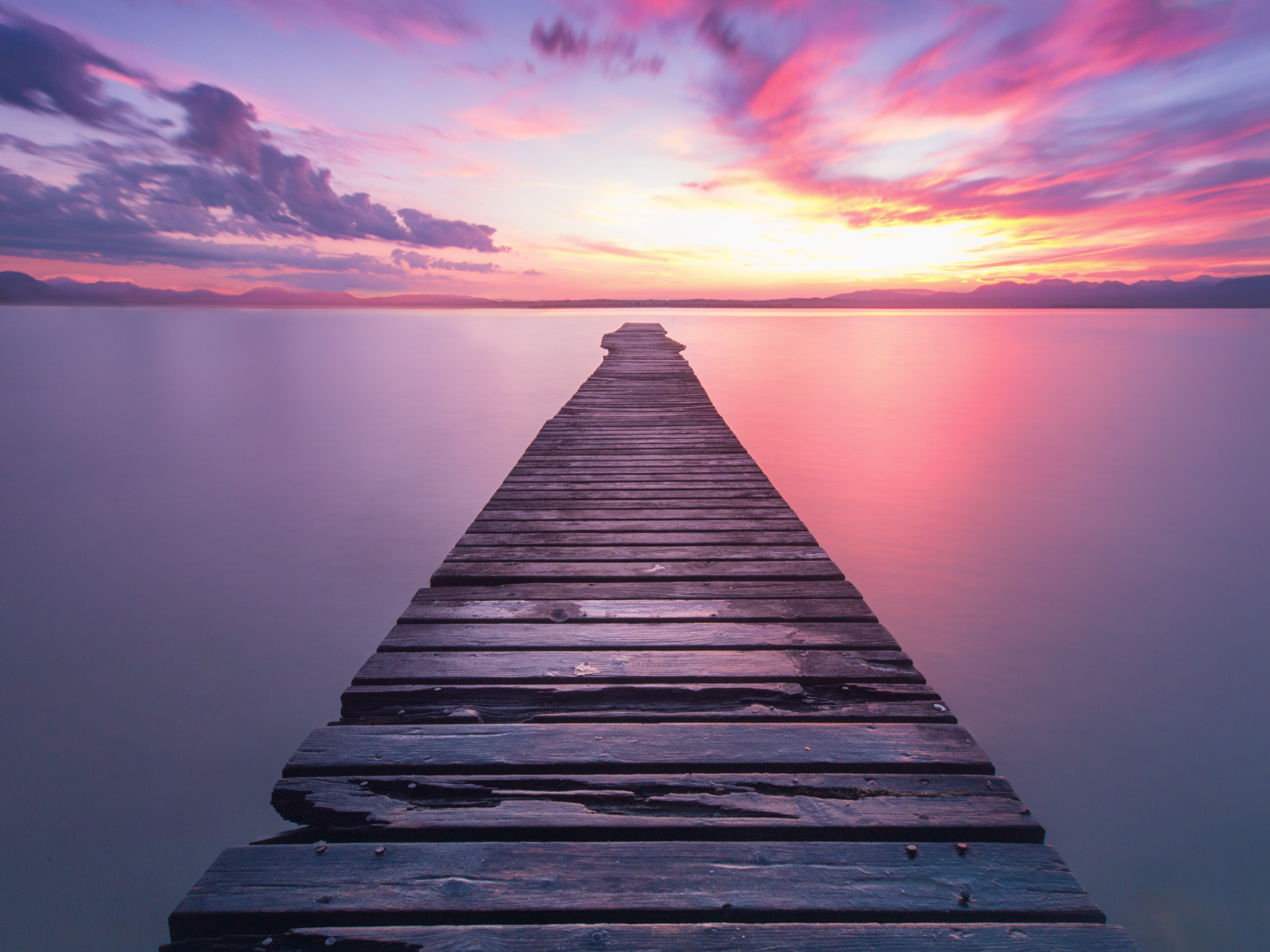 steiger-aan-het-gardameer-bij-zonsondergang