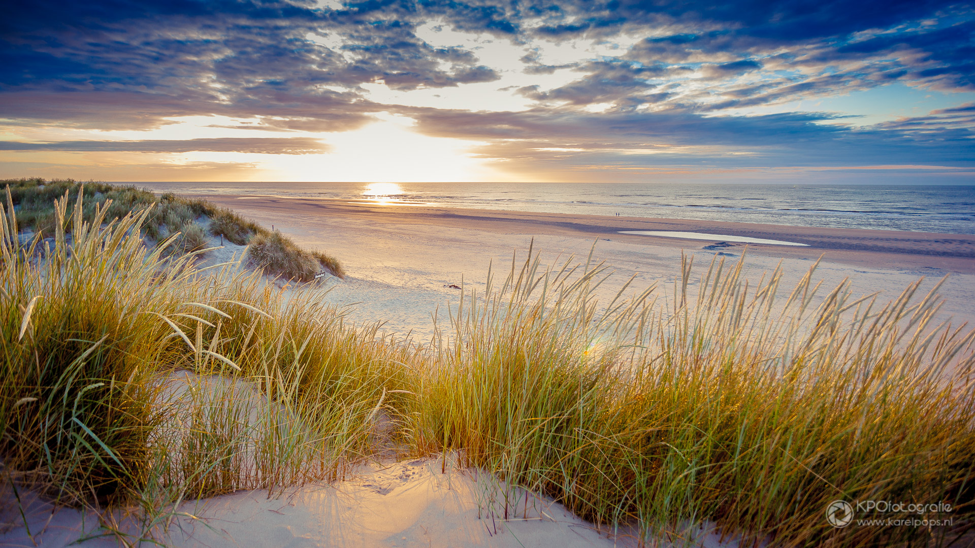 zonsondergang-boven-het-strand-van-ameland