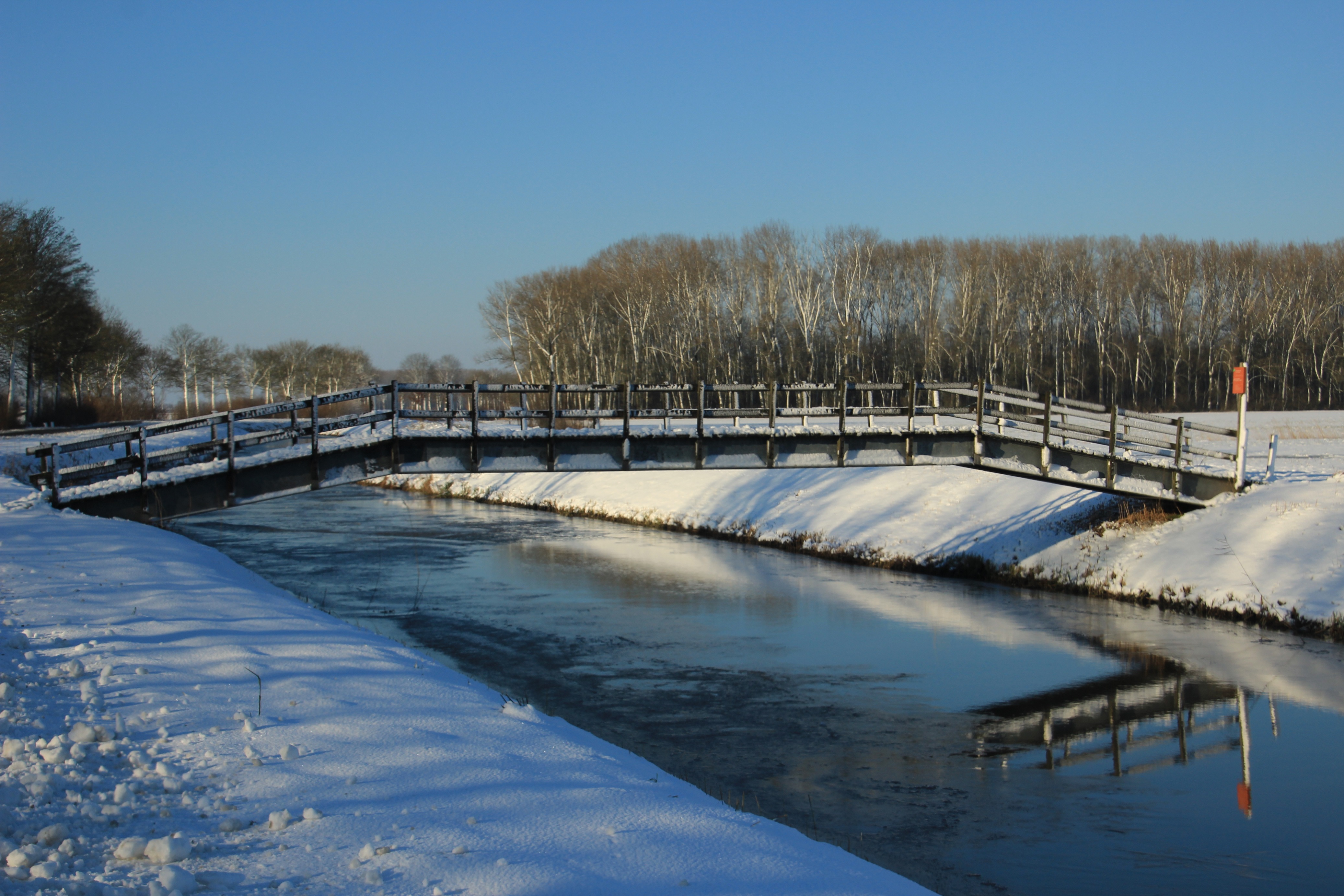 bridge-over-frozen-water