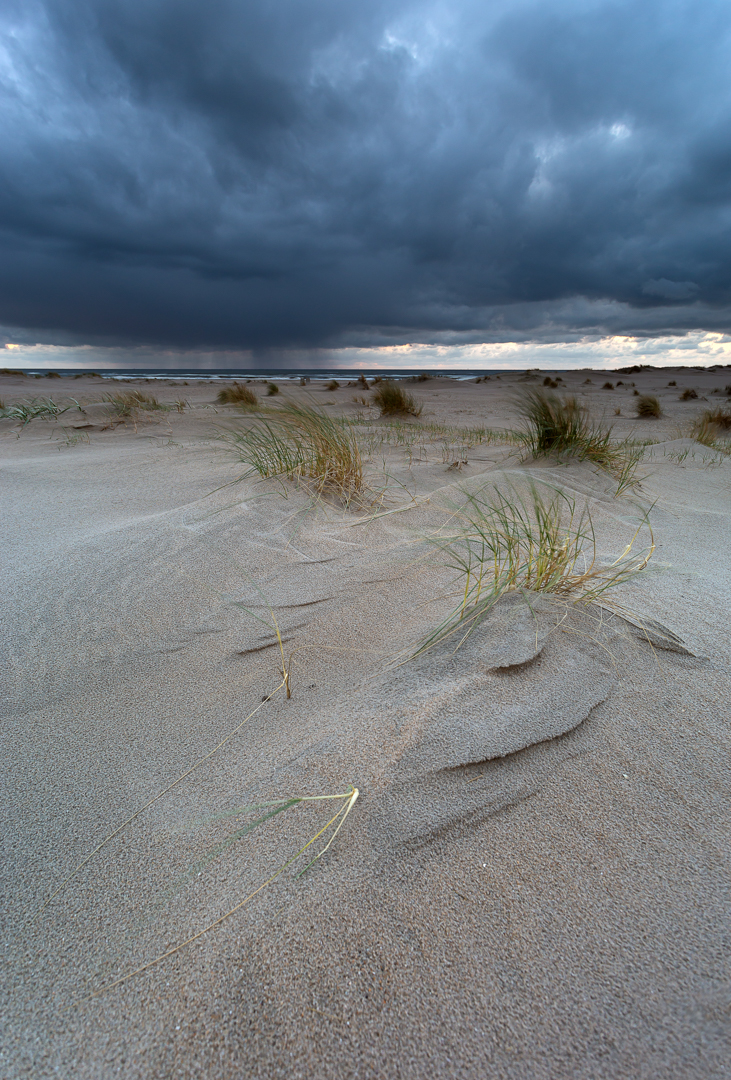 rainclouds-at-the-beach
