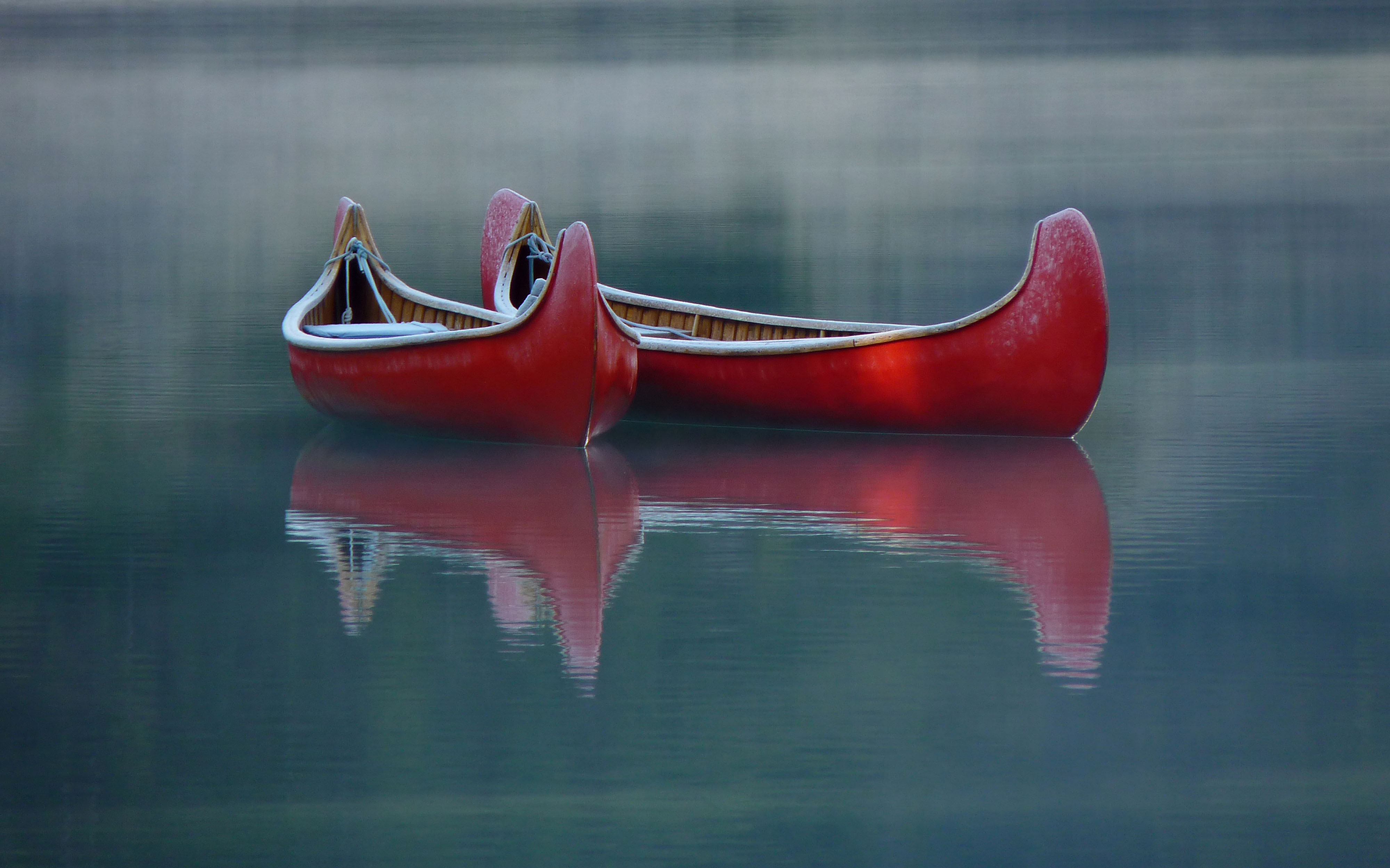canada-the-canoes-of-lake-louise