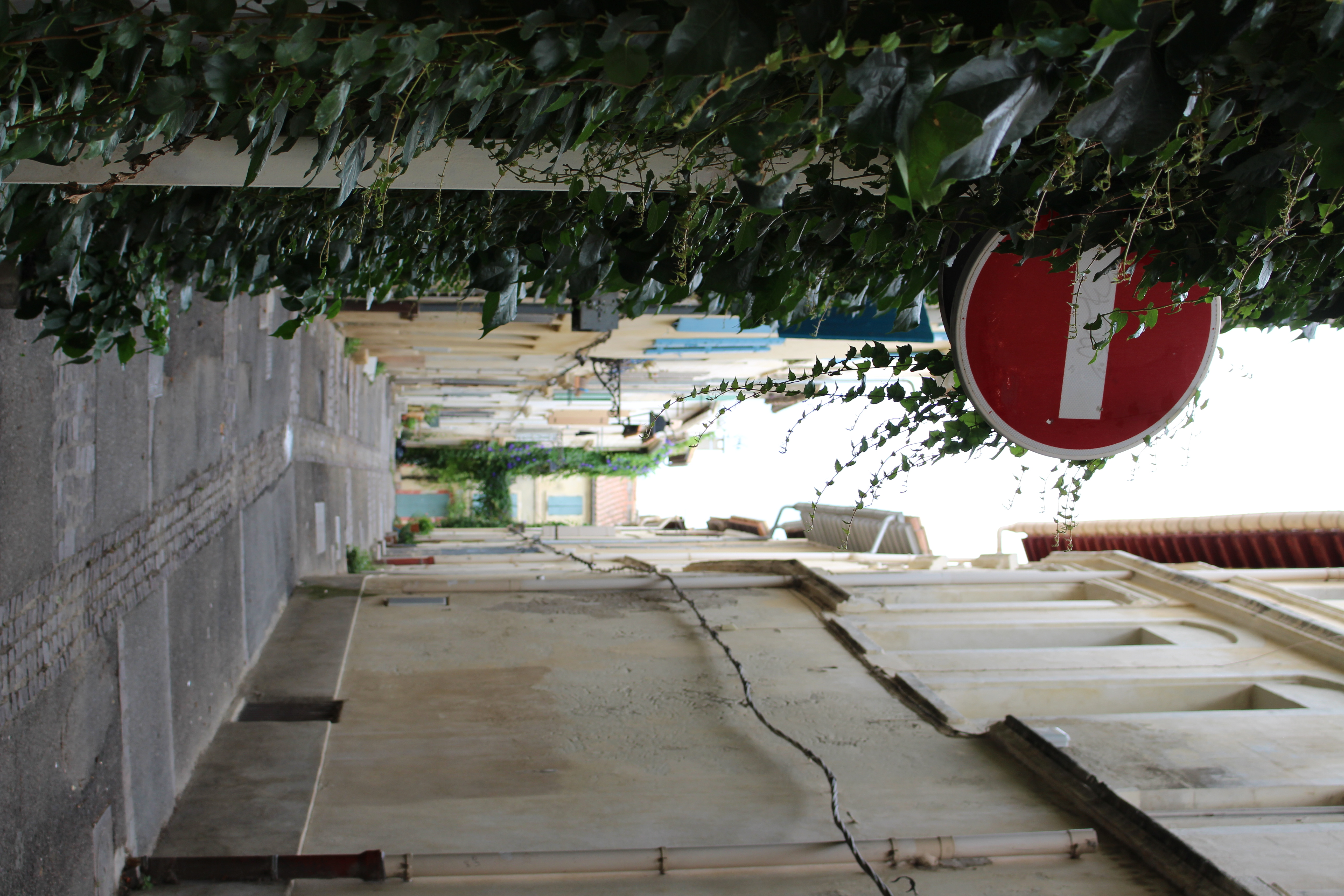 een-verlaten-straat-in-frankrijk