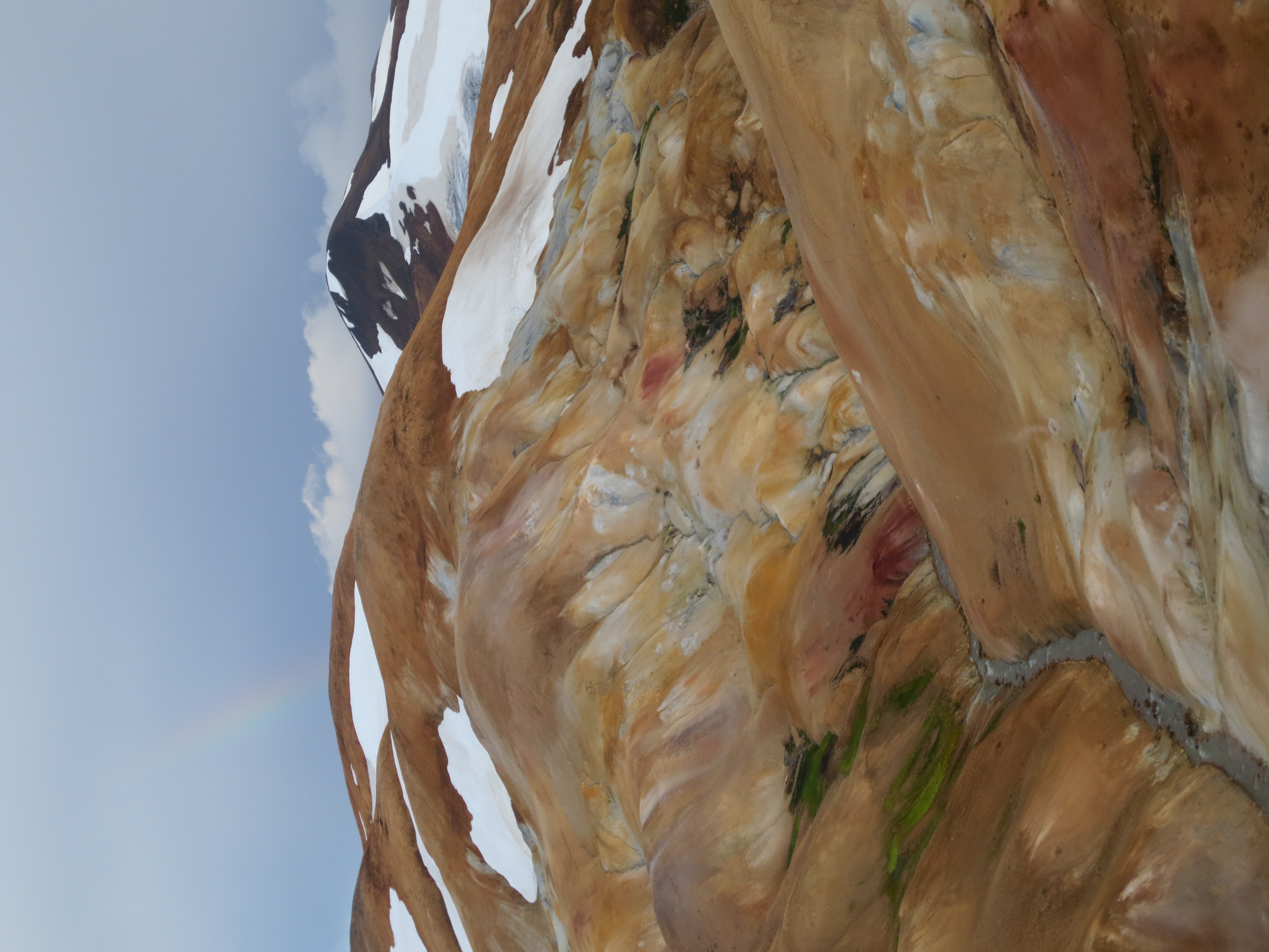 onweer-en-regenboog-boven-kerlingafj%C3%B6ll