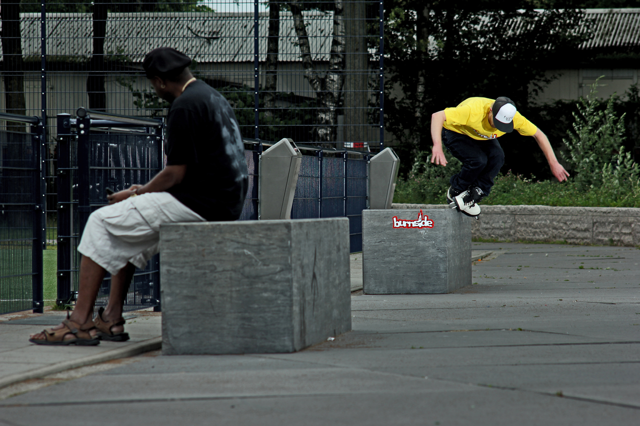 grind-op-bankje-op-het-roombeek-in-enschede