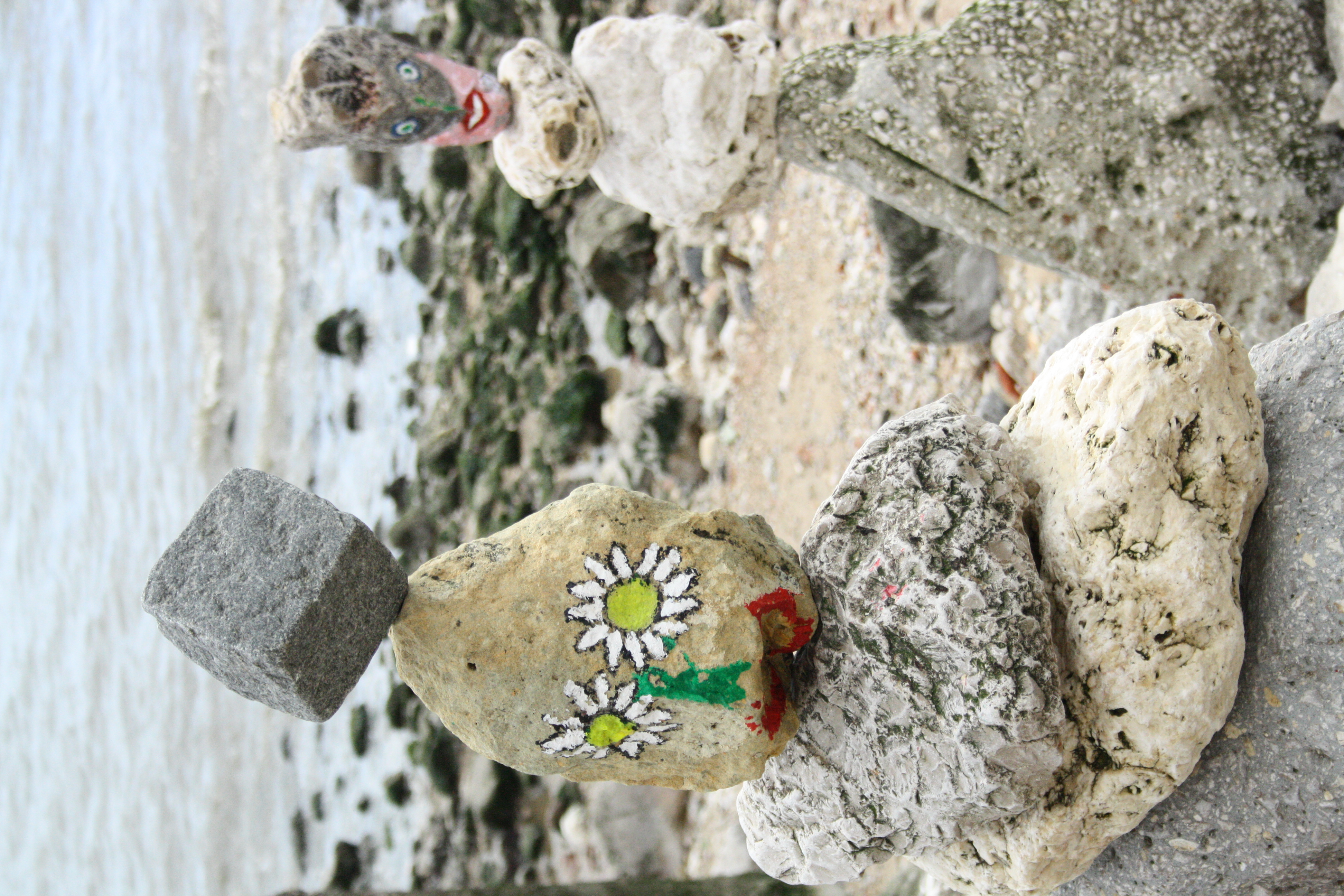 stone-art-at-the-beach-of-lissabon