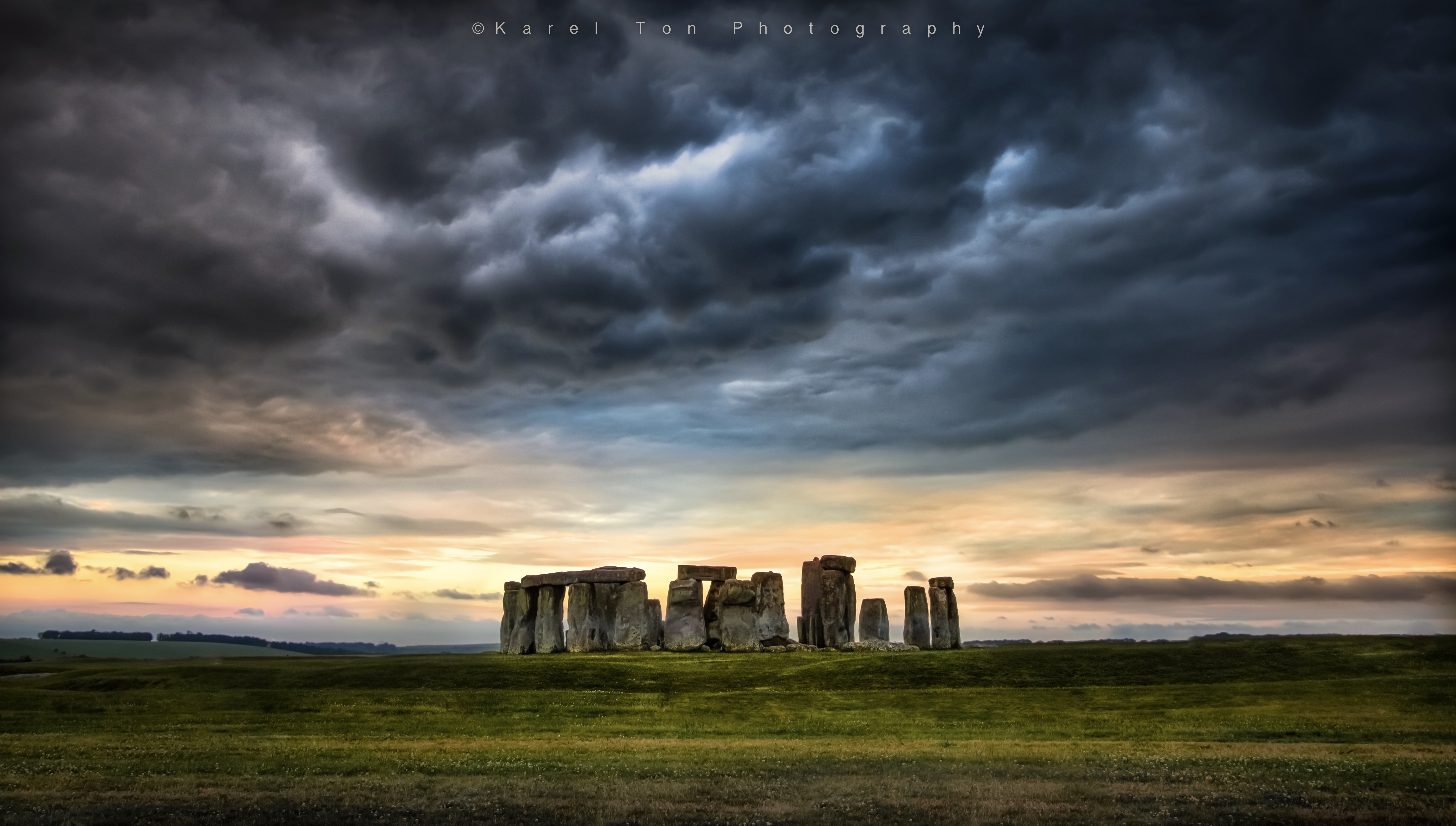stonehenge-wiltshire-england