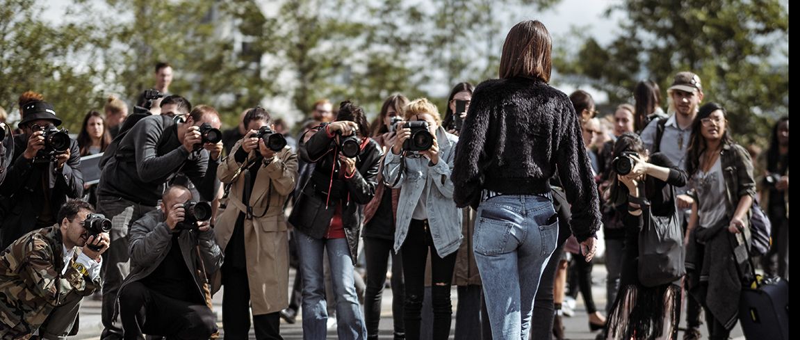 model-gigi-hadid-claimt-auteursrecht-vanwege-lachen-op-foto