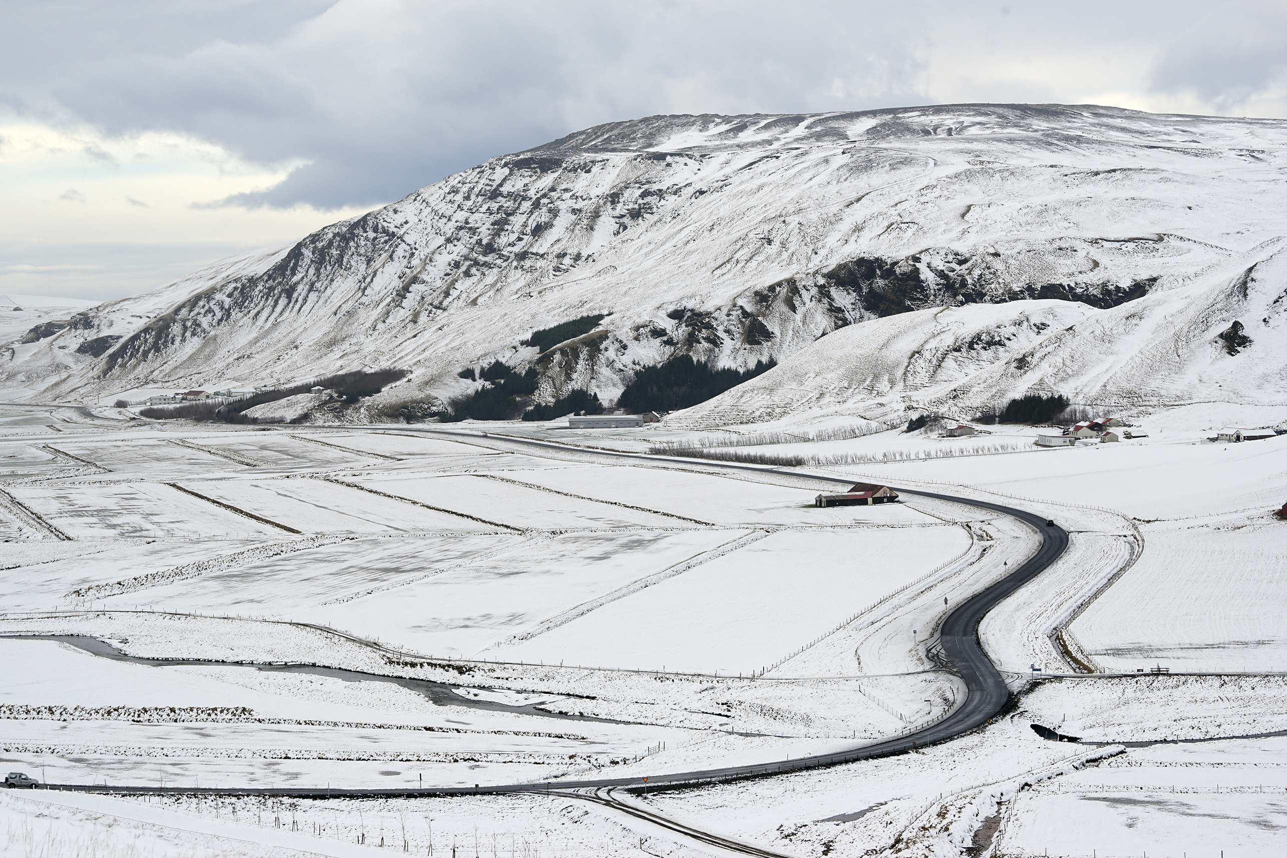 besneeuwd-landschap-op-ijsland-2017