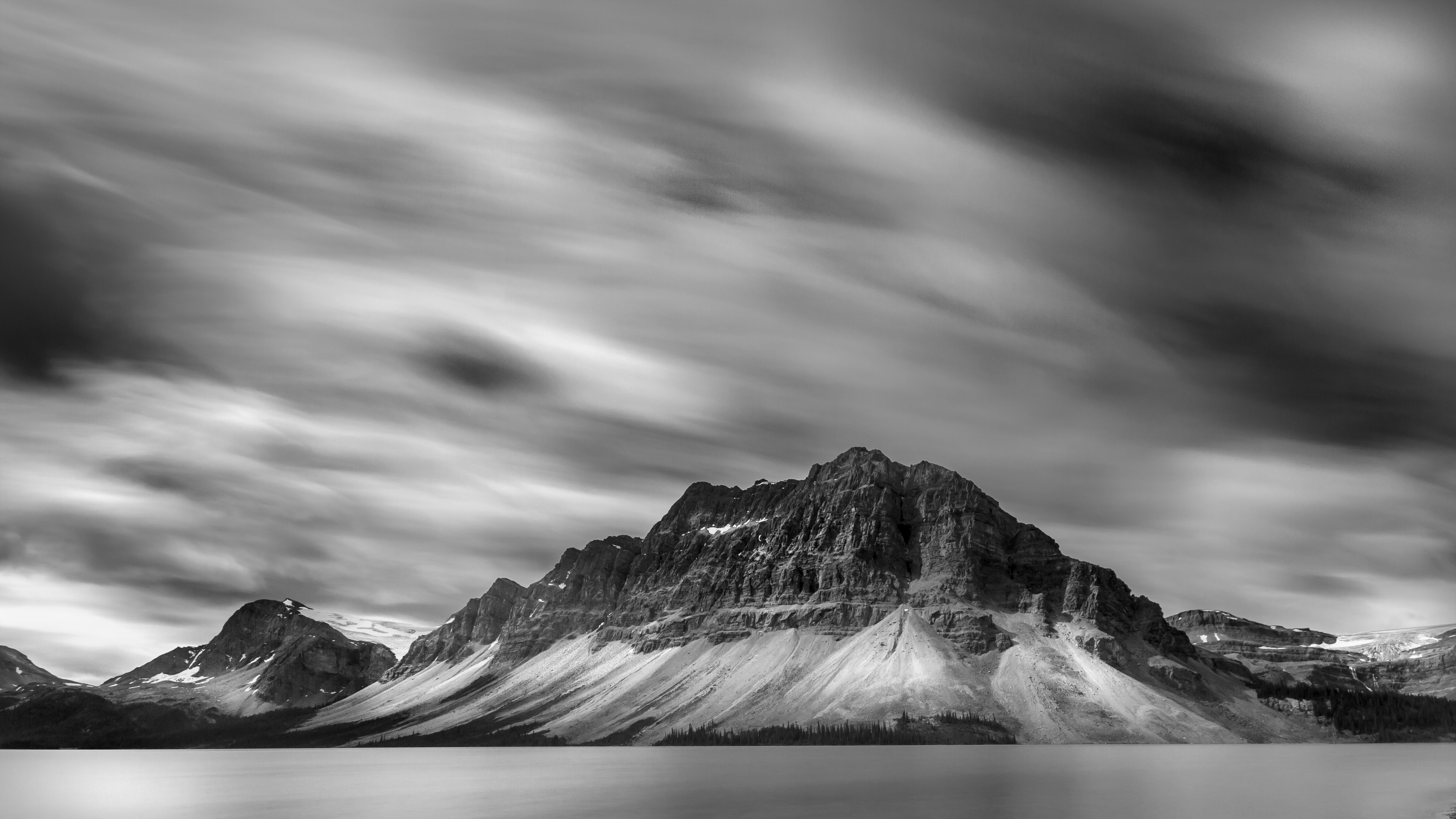 bow-lake-banff-alberta-canada