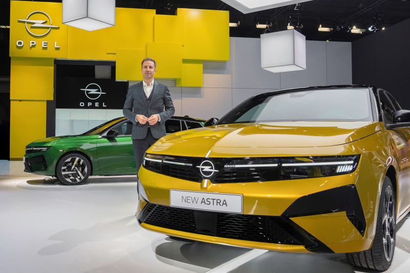 wereldpremiere-nieuwe-opel-astra-en-astra-sports-tourer-op-het-salon-van-brussel