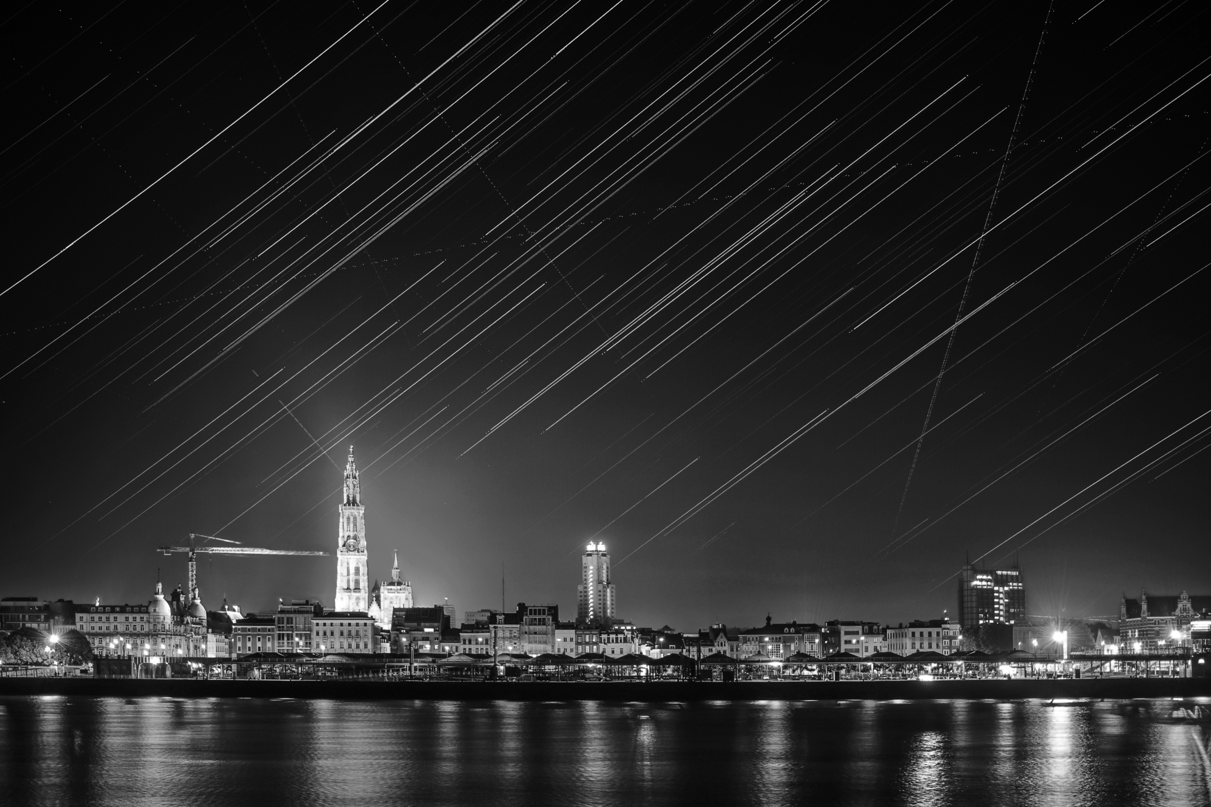 sterrensporen-boven-antwerpen