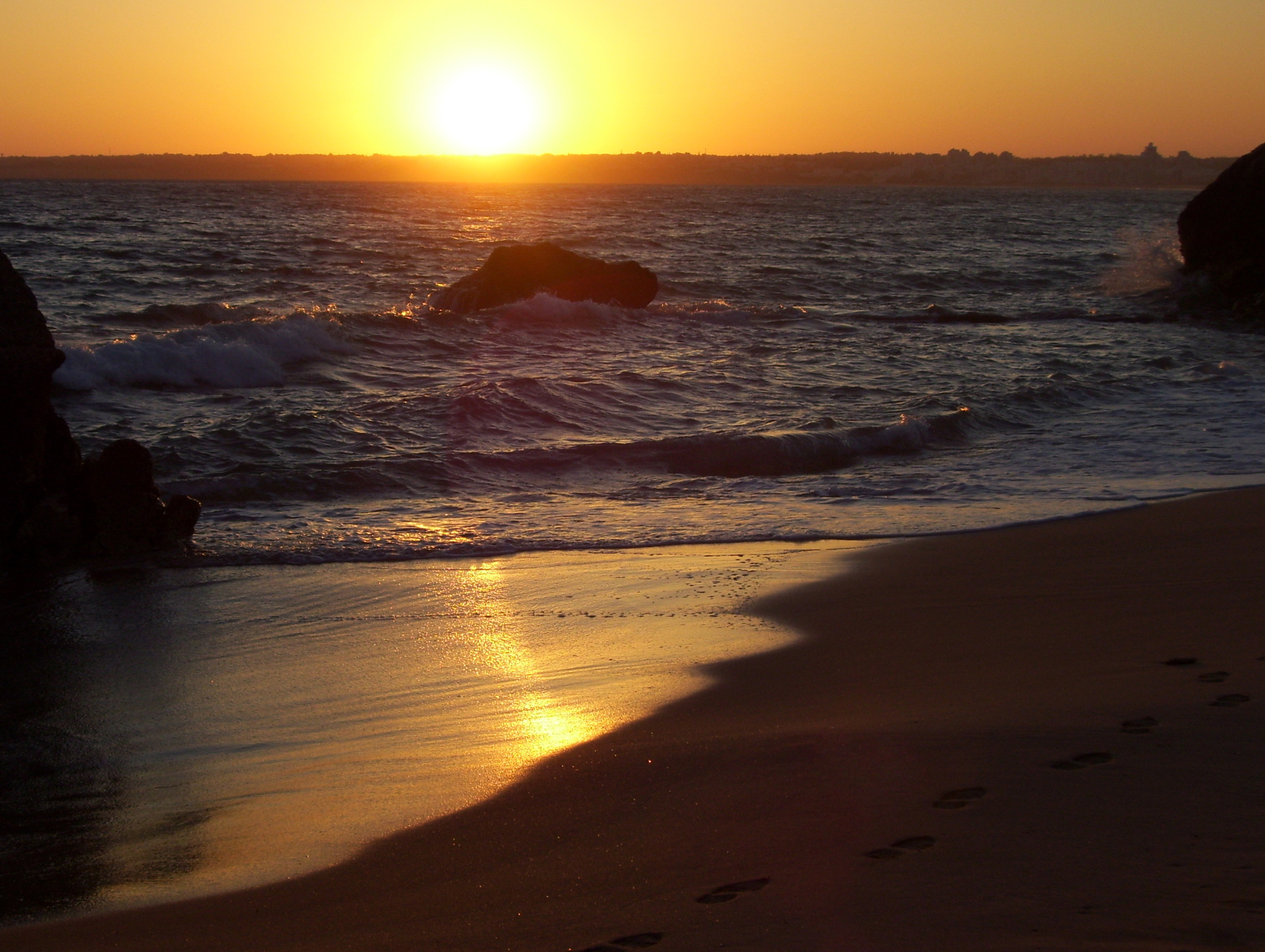 zonsondergang-op-het-strand-van-portugal