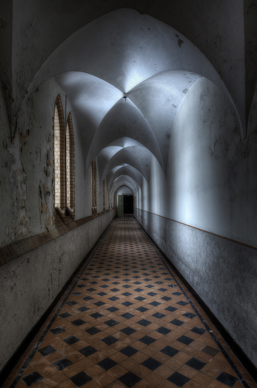 hallway-of-shadows-0