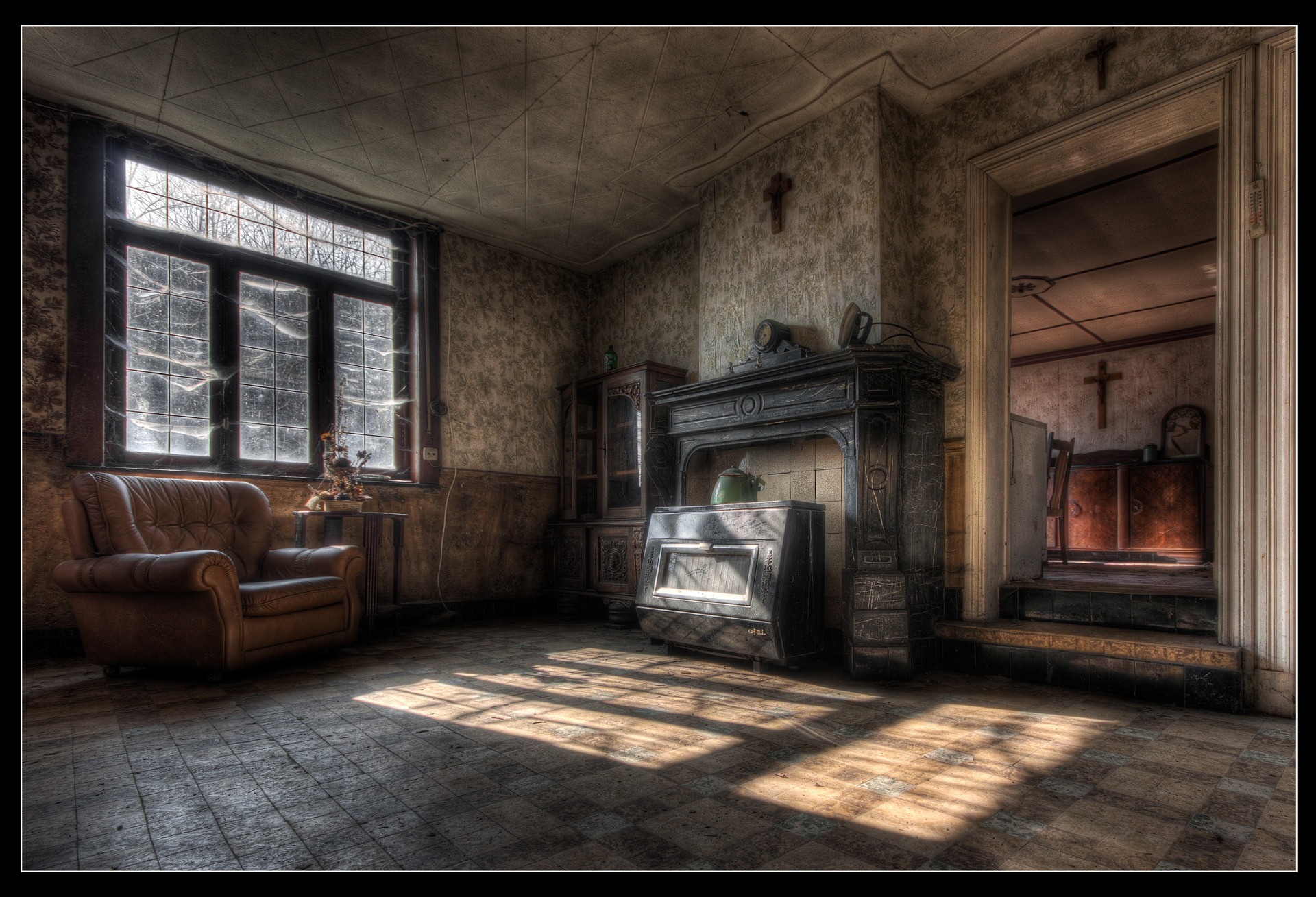 only-the-sun-is-in-here