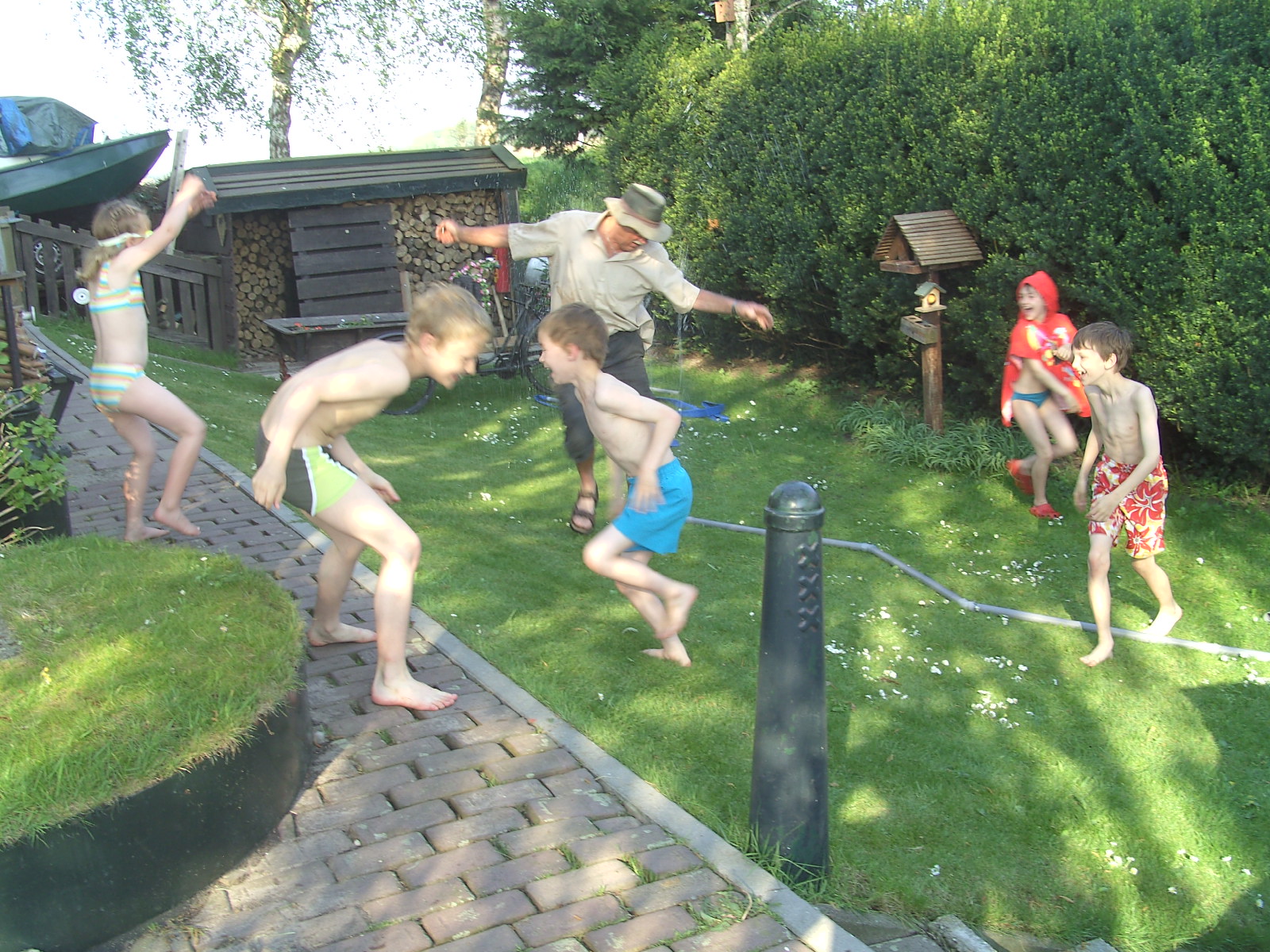 onbezorgd-feestplezier-in-de-tuin