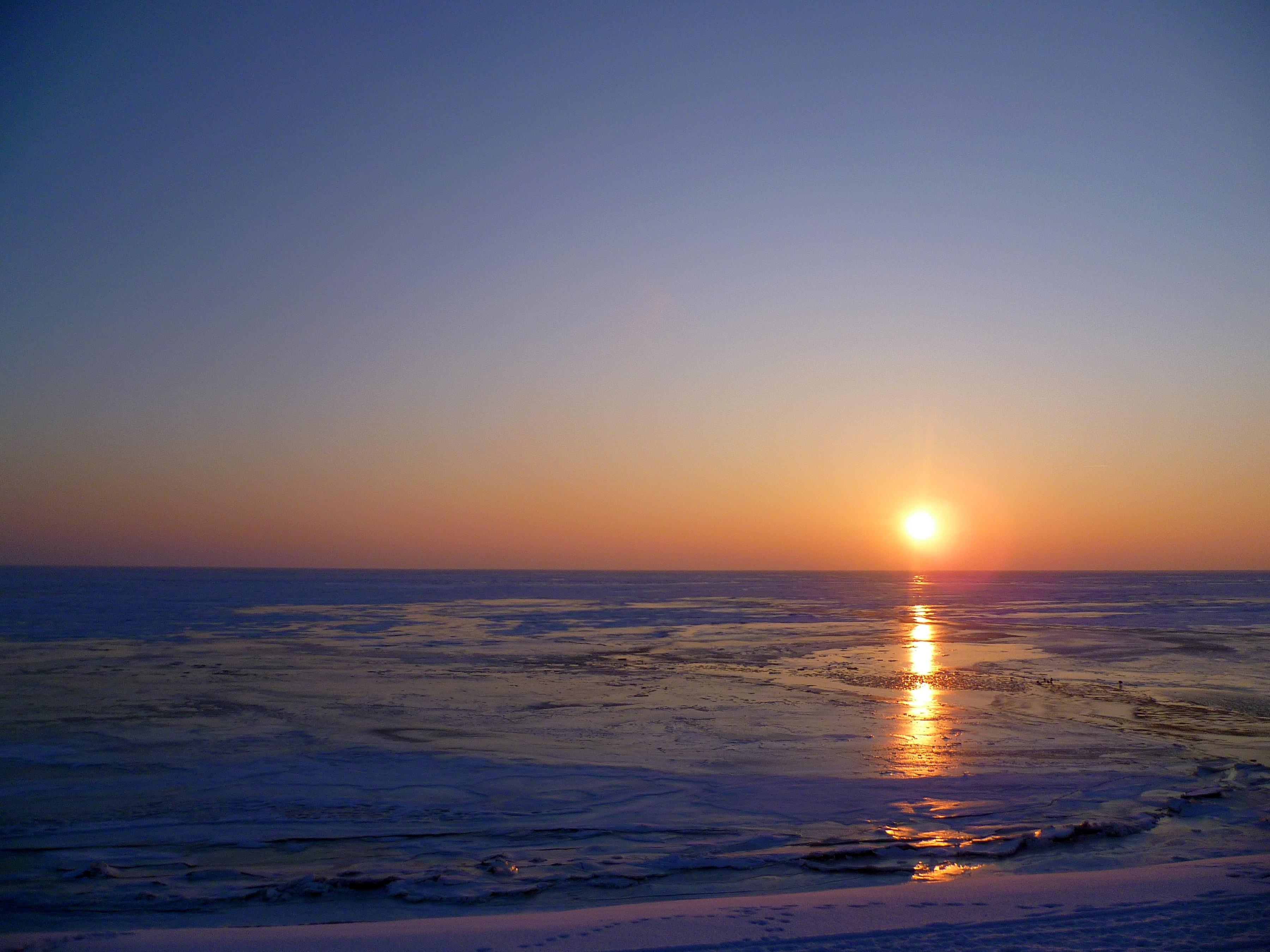 zonsopkomt-bevroren-waddenzee