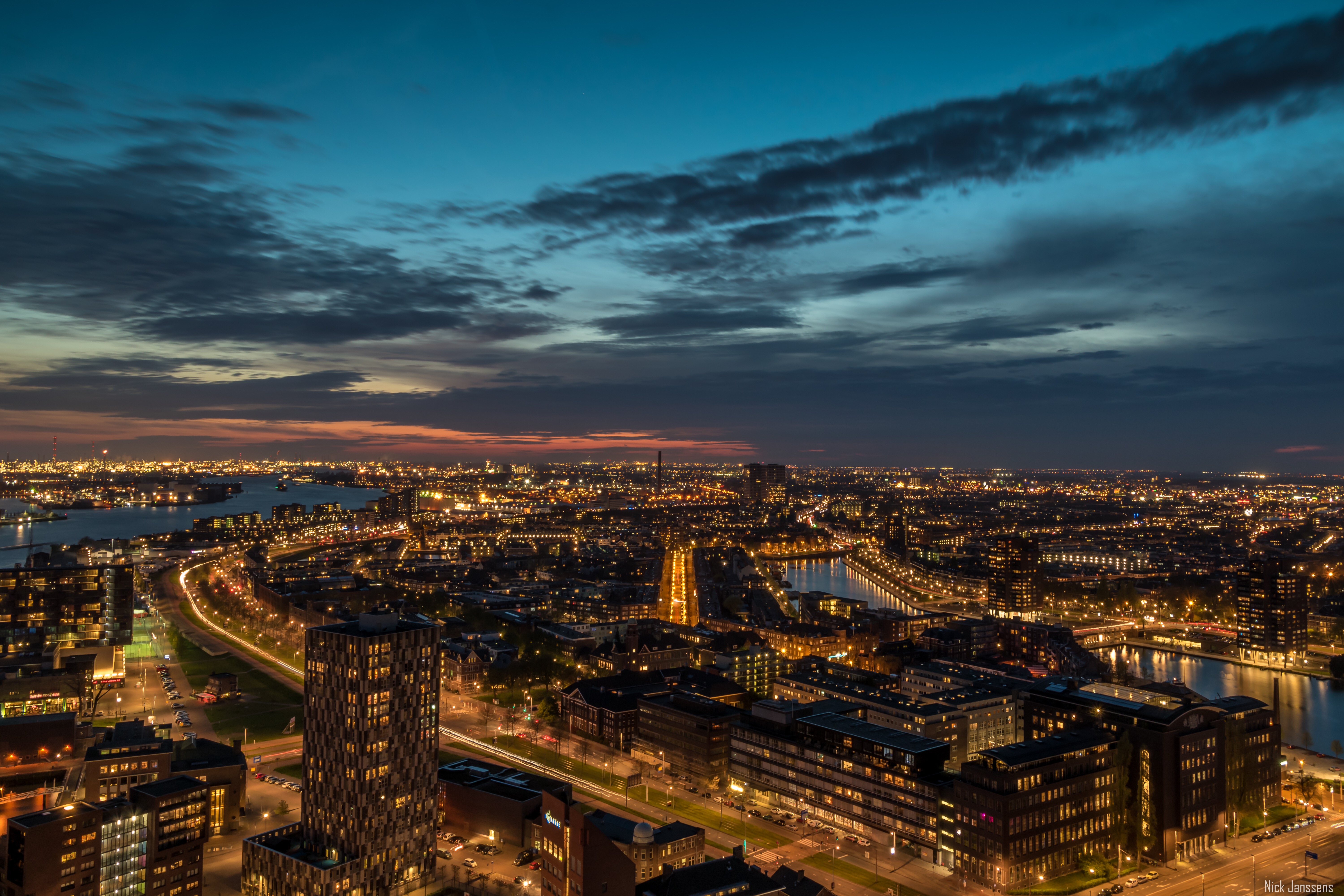 sunset-dramatic-clouds-skyline-rotterdam