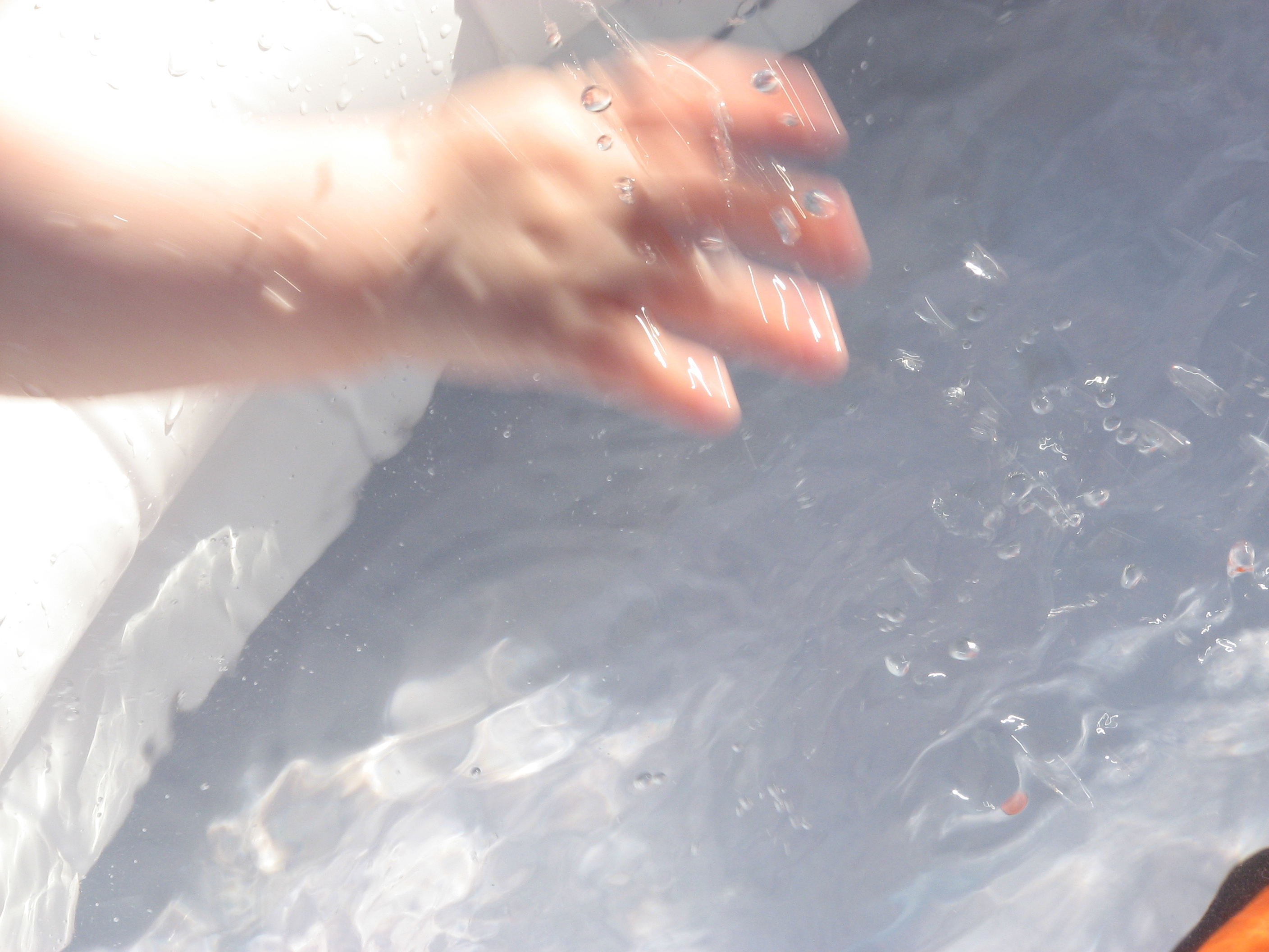 splashing-hand