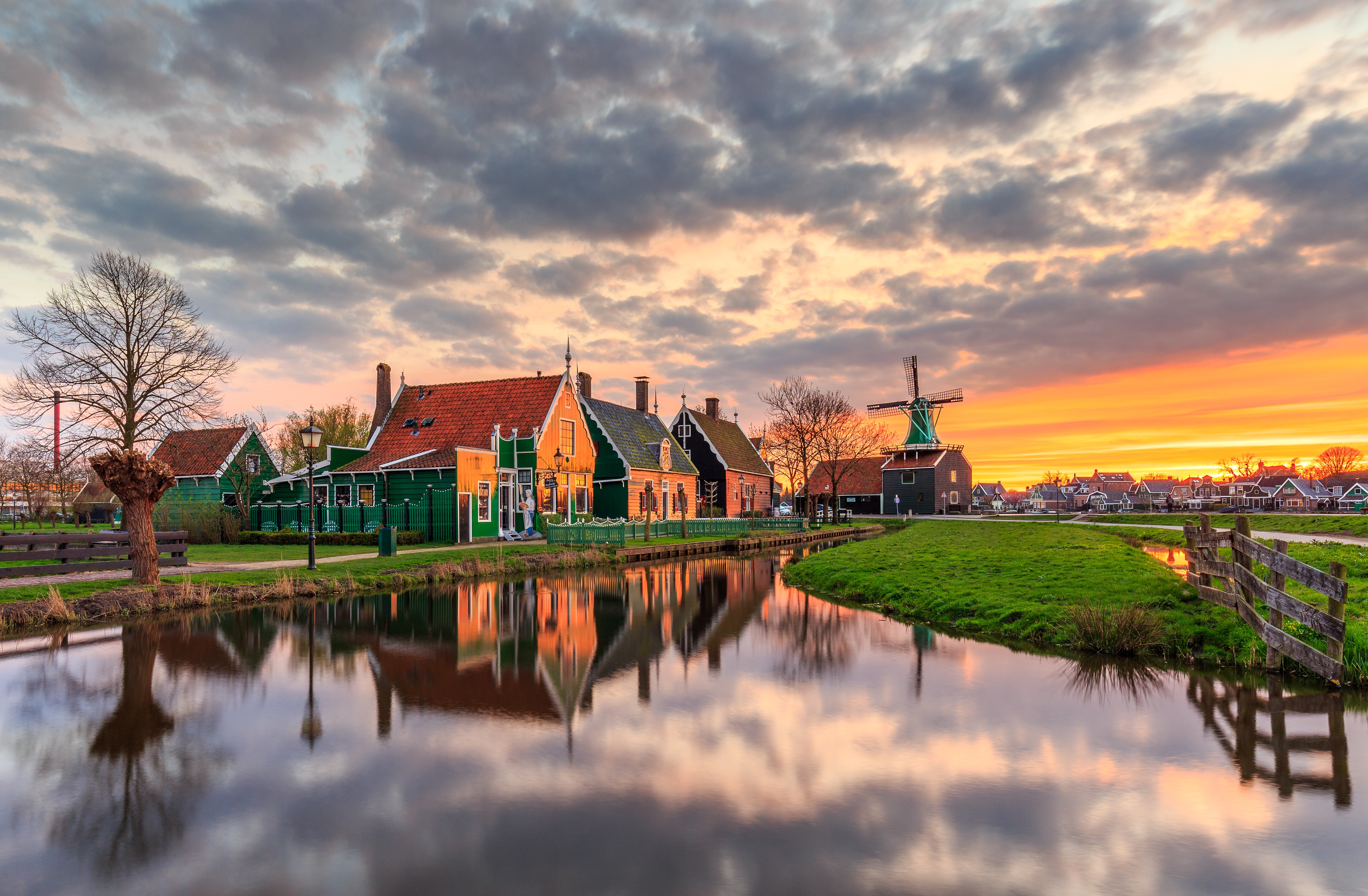 zaanse-schans-on-fire