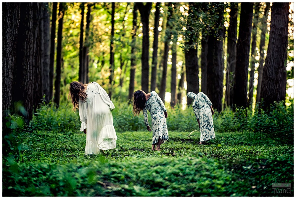 3-mensen-%C3%A9%C3%A9n-pose