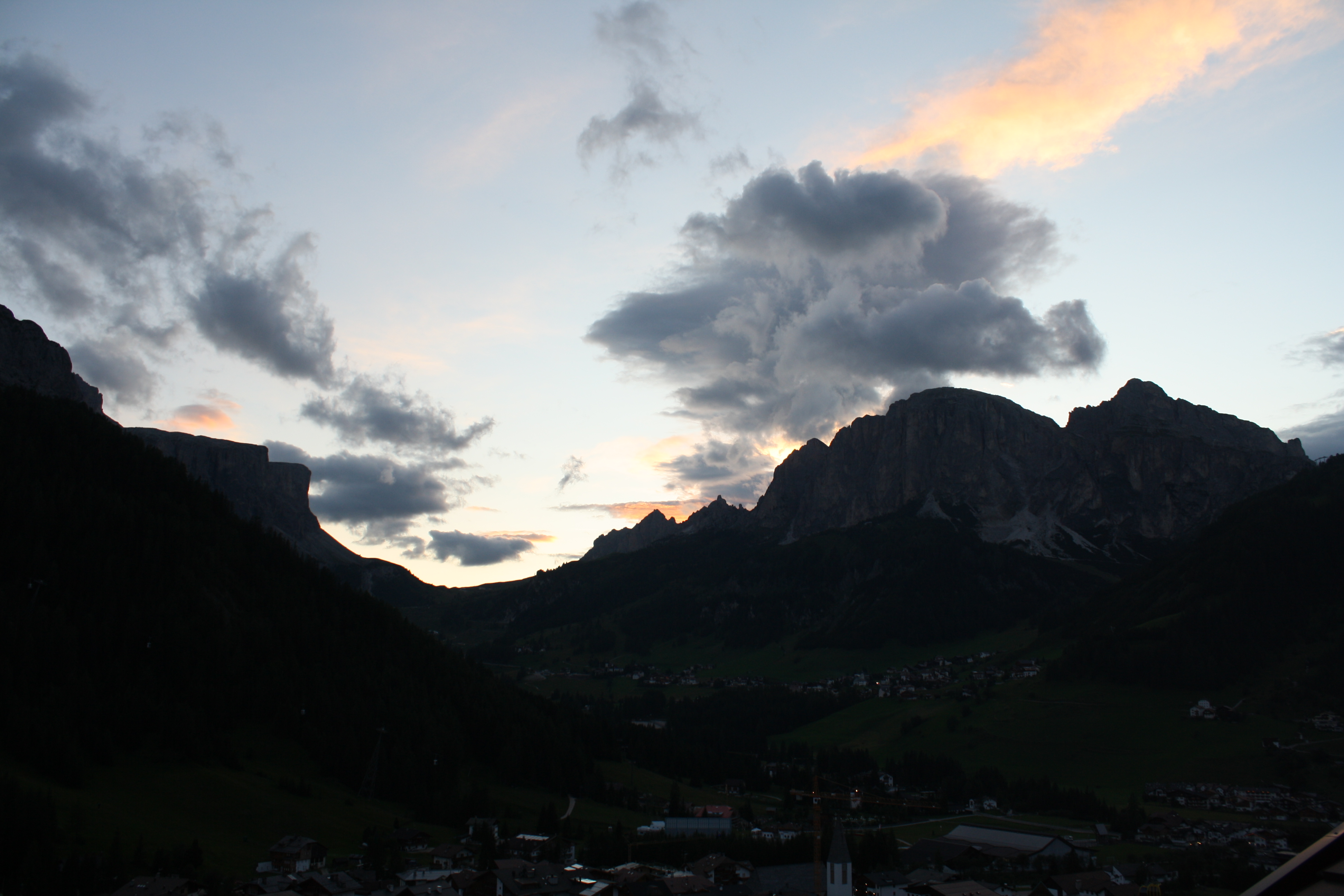 the-dolomites-by-night