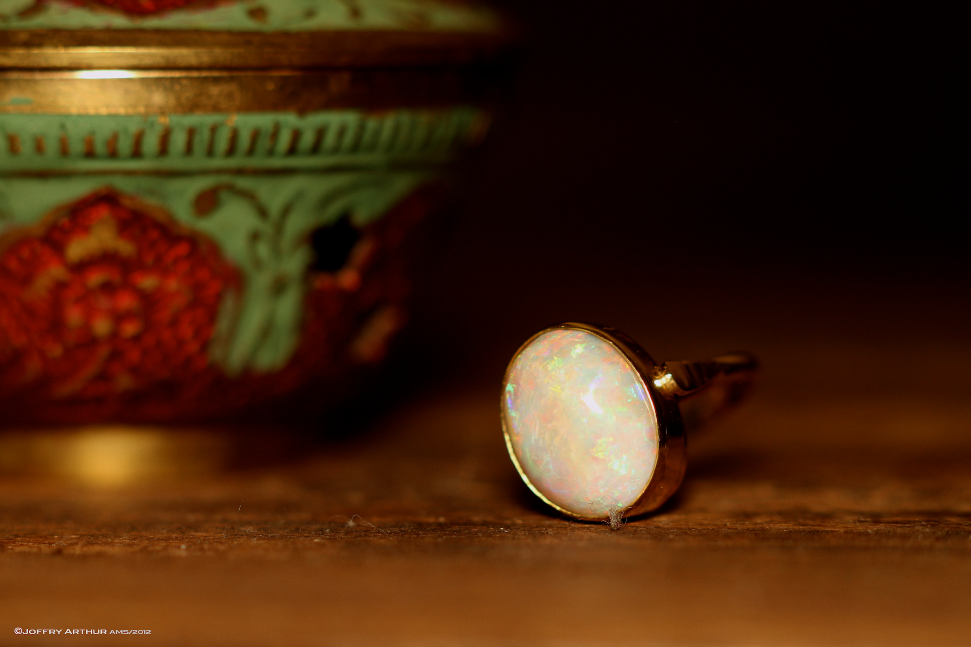 de-ring-op-de-stoffige-kast