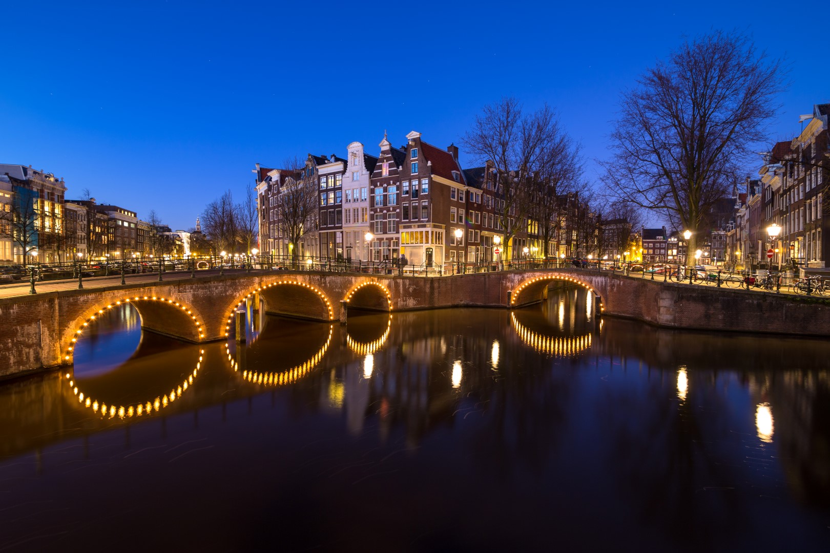 keizersgracht-amsterdam-by-night