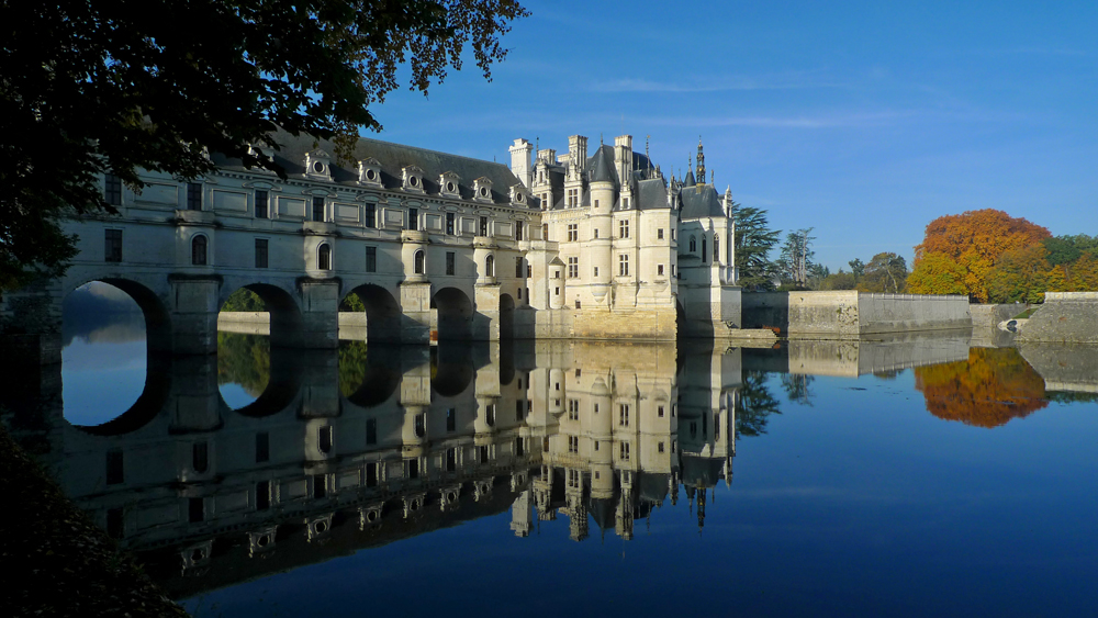 chenonceau-castle-in-autumn