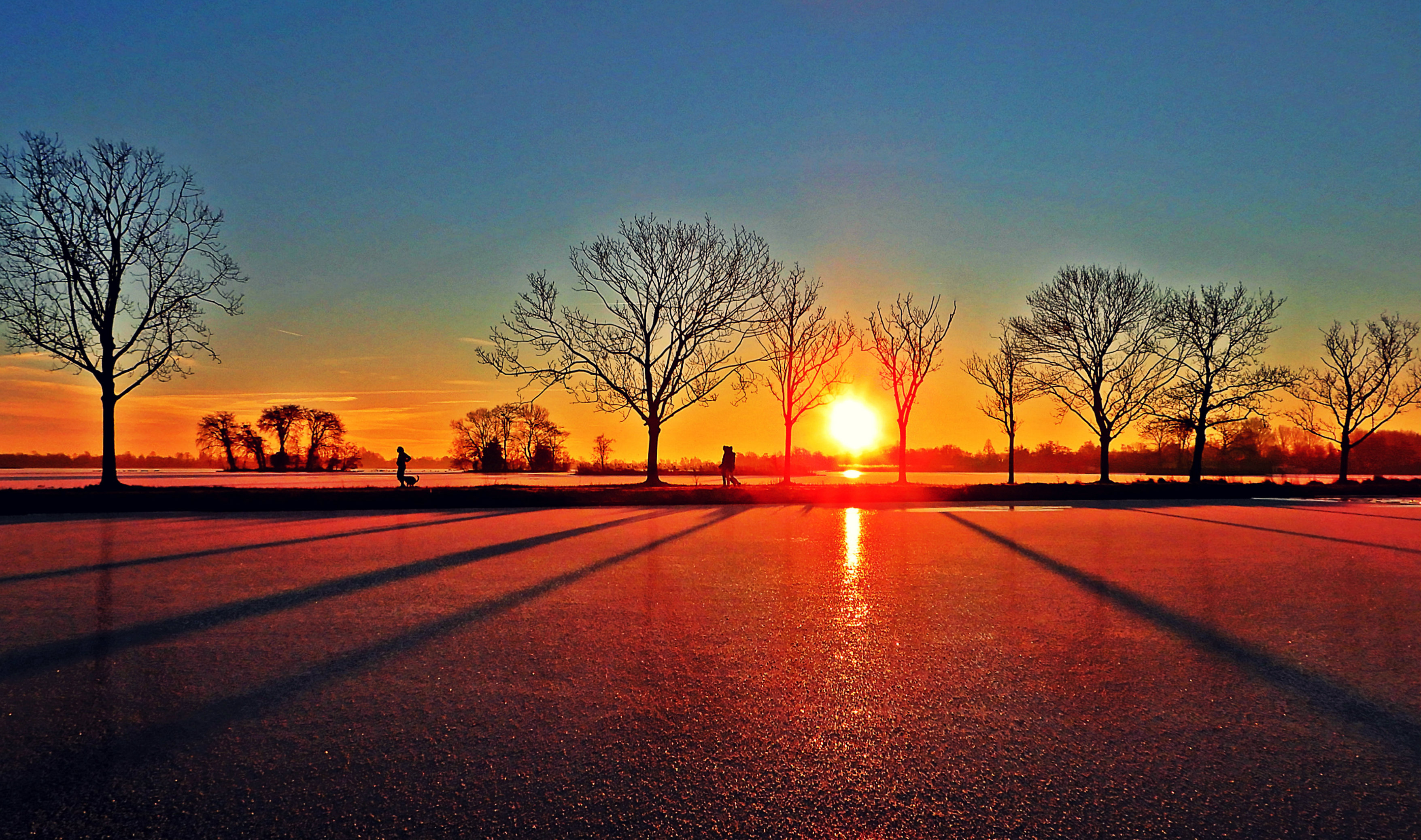 laagstaande-zon-en-ijs