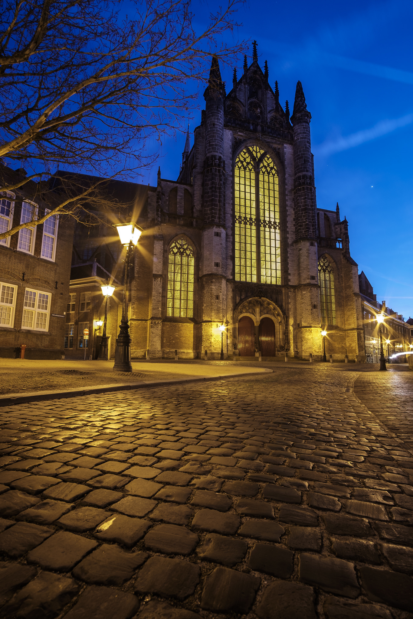 hooglandse-kerk-bij-nacht