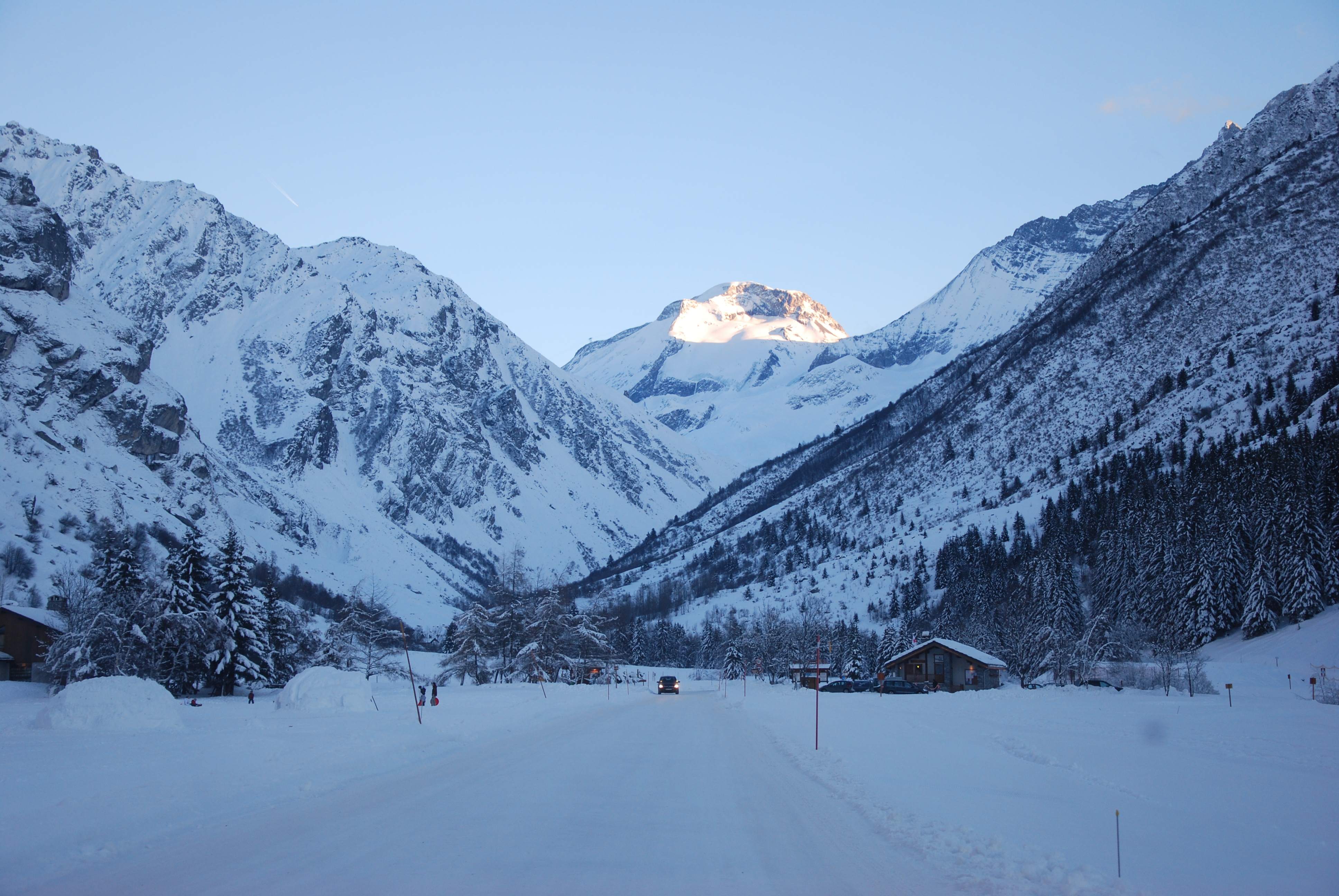 sunset-in-the-valley-of-champagny-sur-vanoise