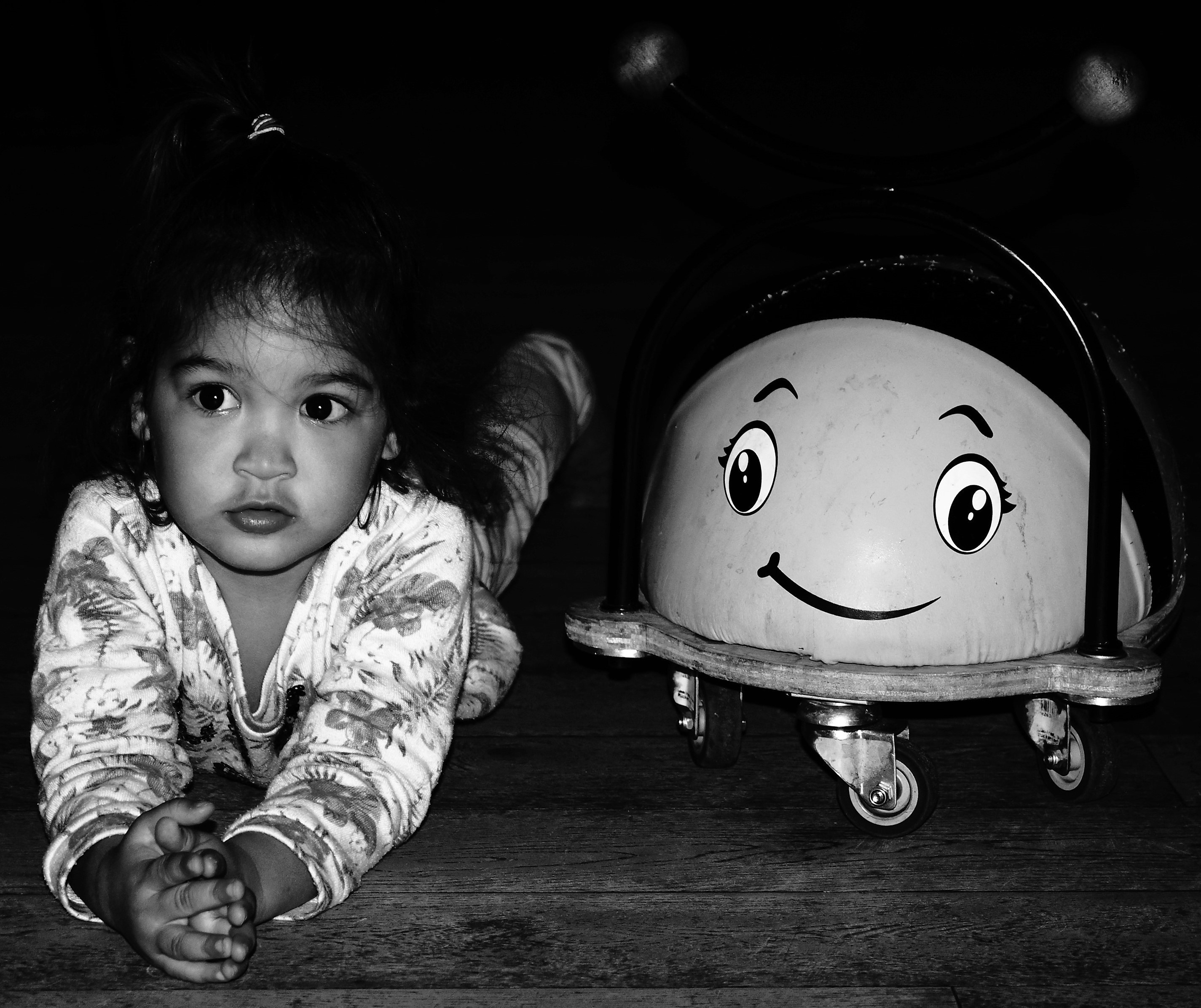 het-meisje-en-de-bij