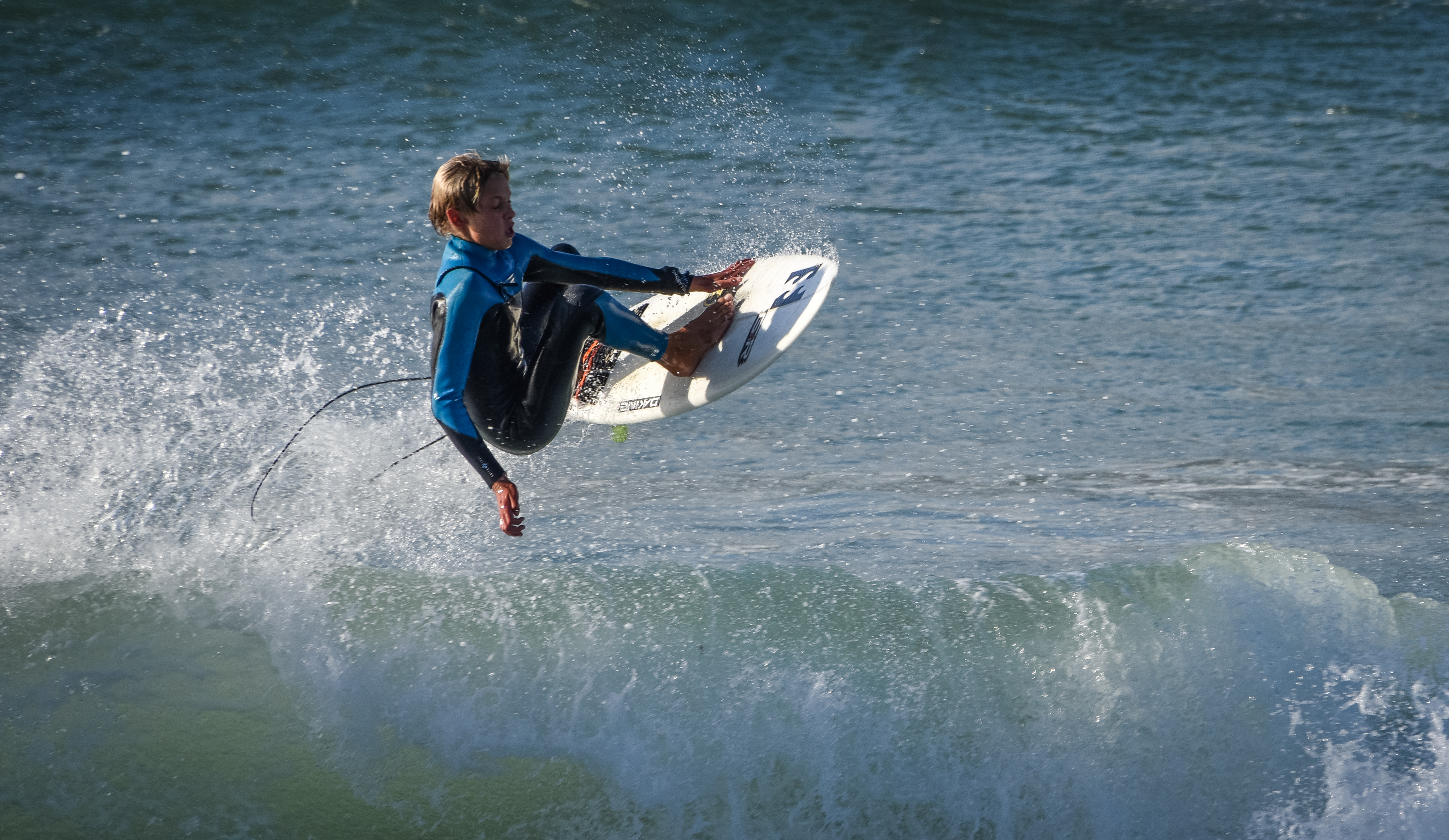 op-de-golven-van-kommetjie-in-zuid-afrika