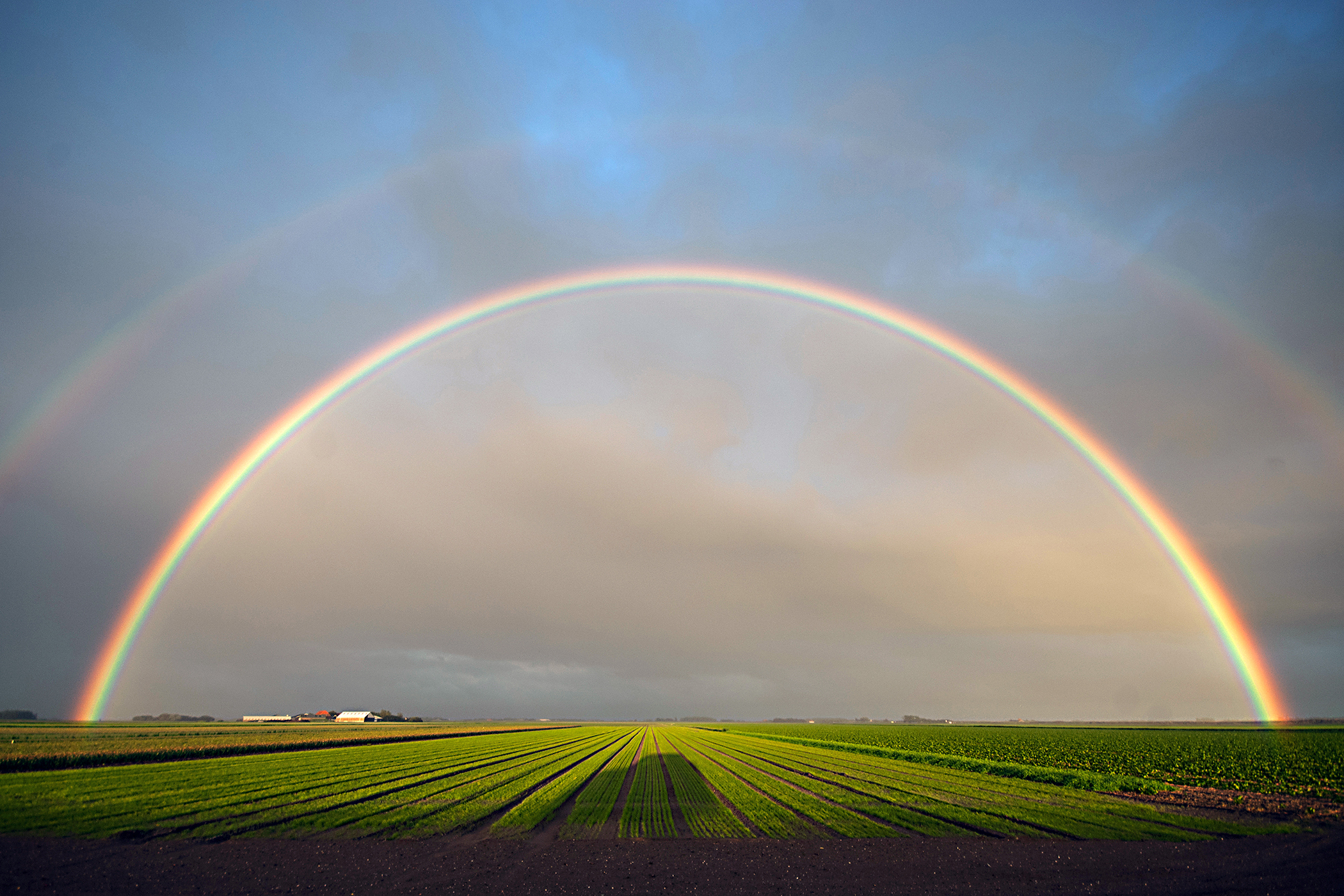 twee-potten-goud-regenboog