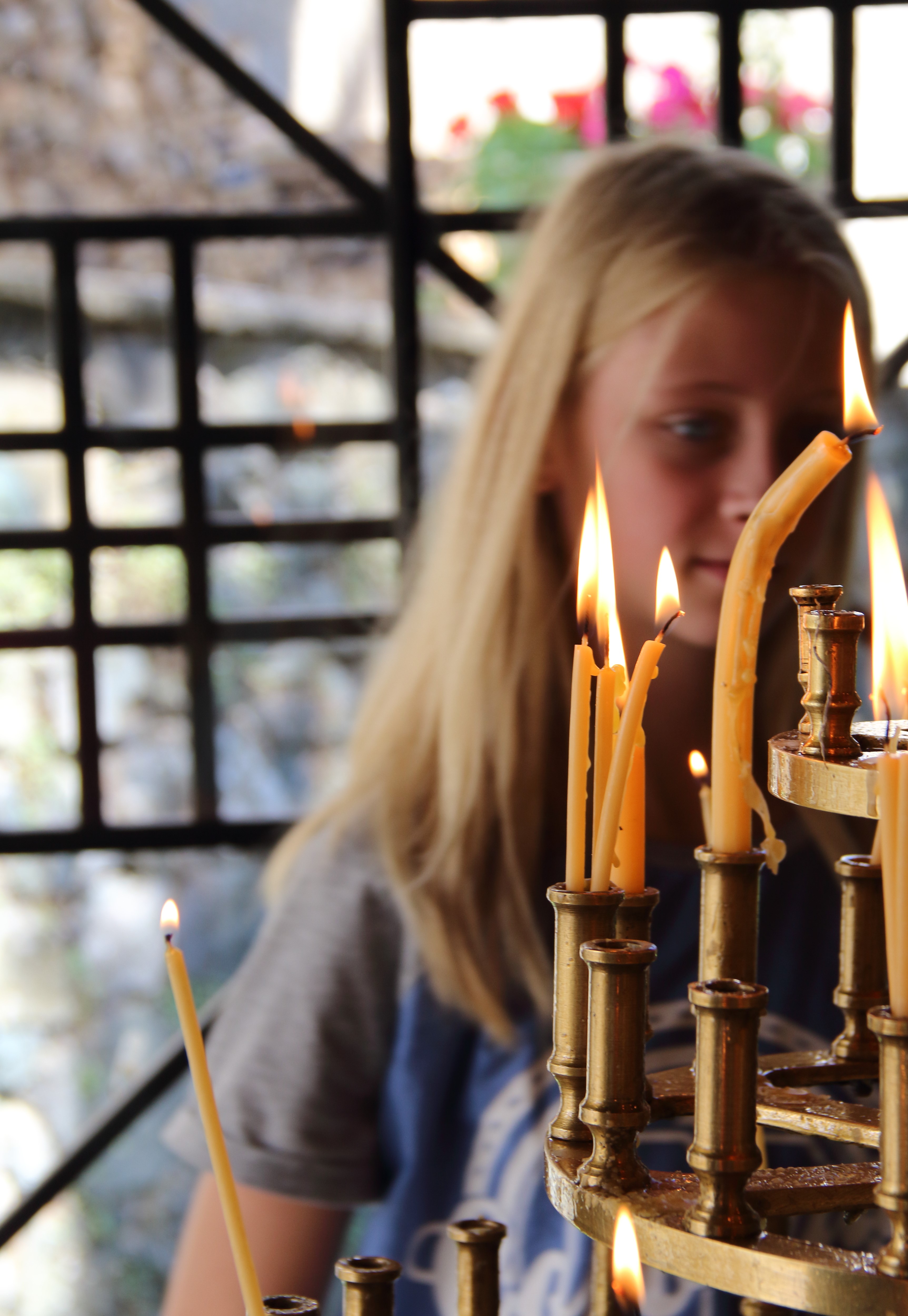 brandende-kaarsen-maken-een-eigen-symmetrie