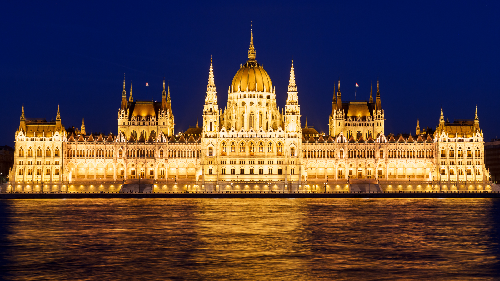 het-hongaarse-parlementsgebouw