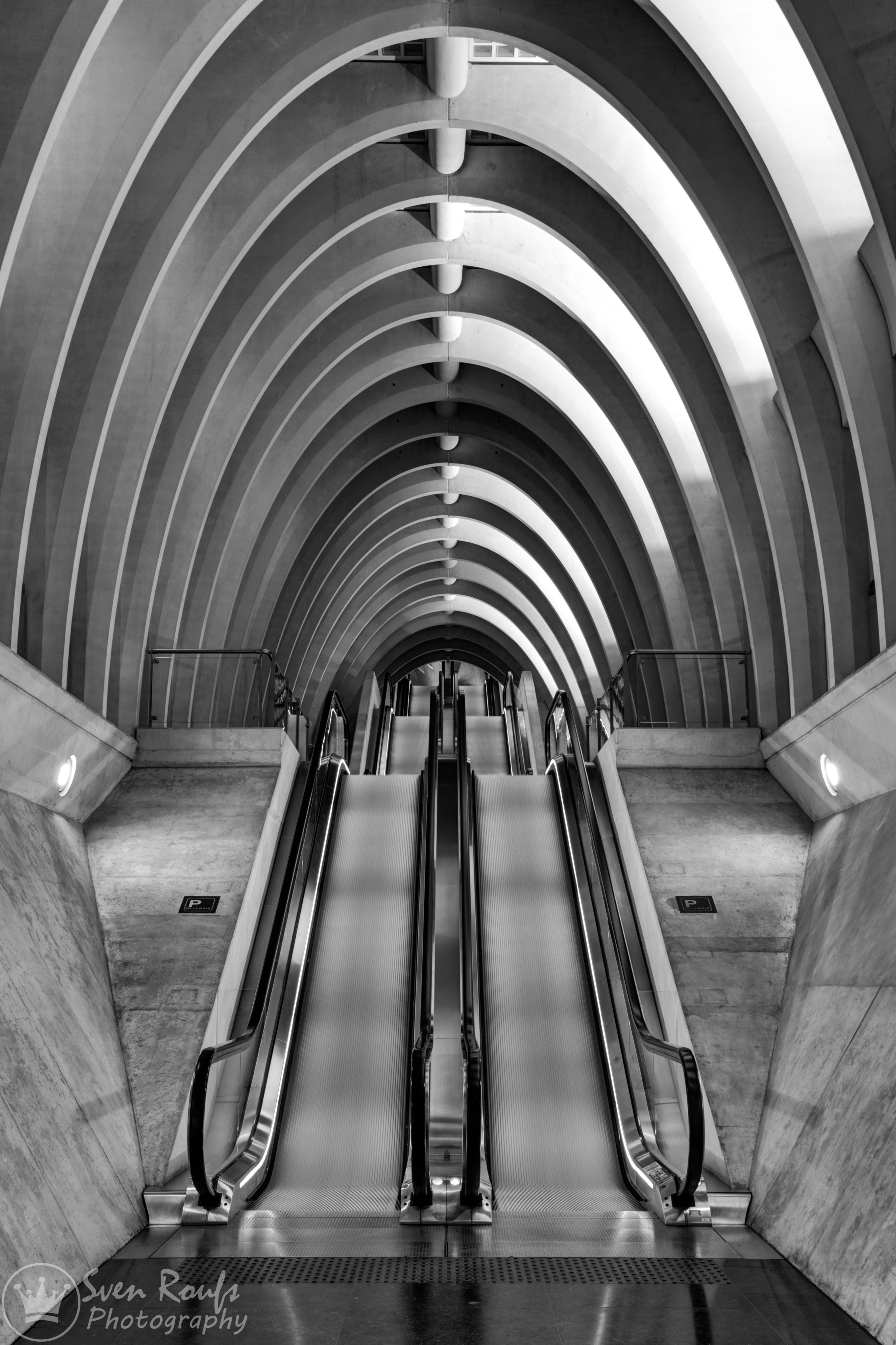 black-and-white-architecture-symmetrie-0