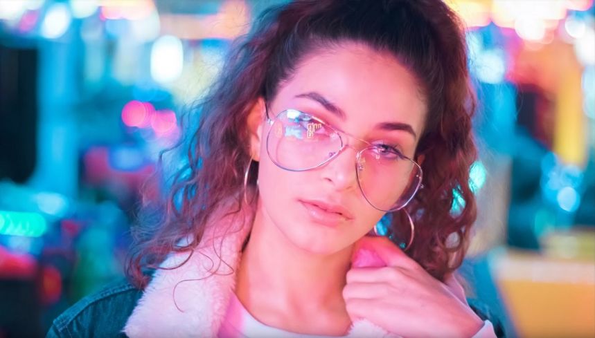 cyaan-en-magenta-hoofdrol-in-neon-portretten