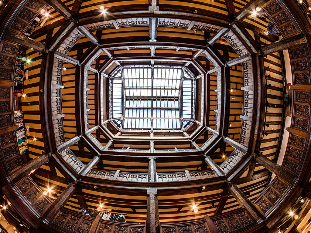 oude-shopping-mall-in-london