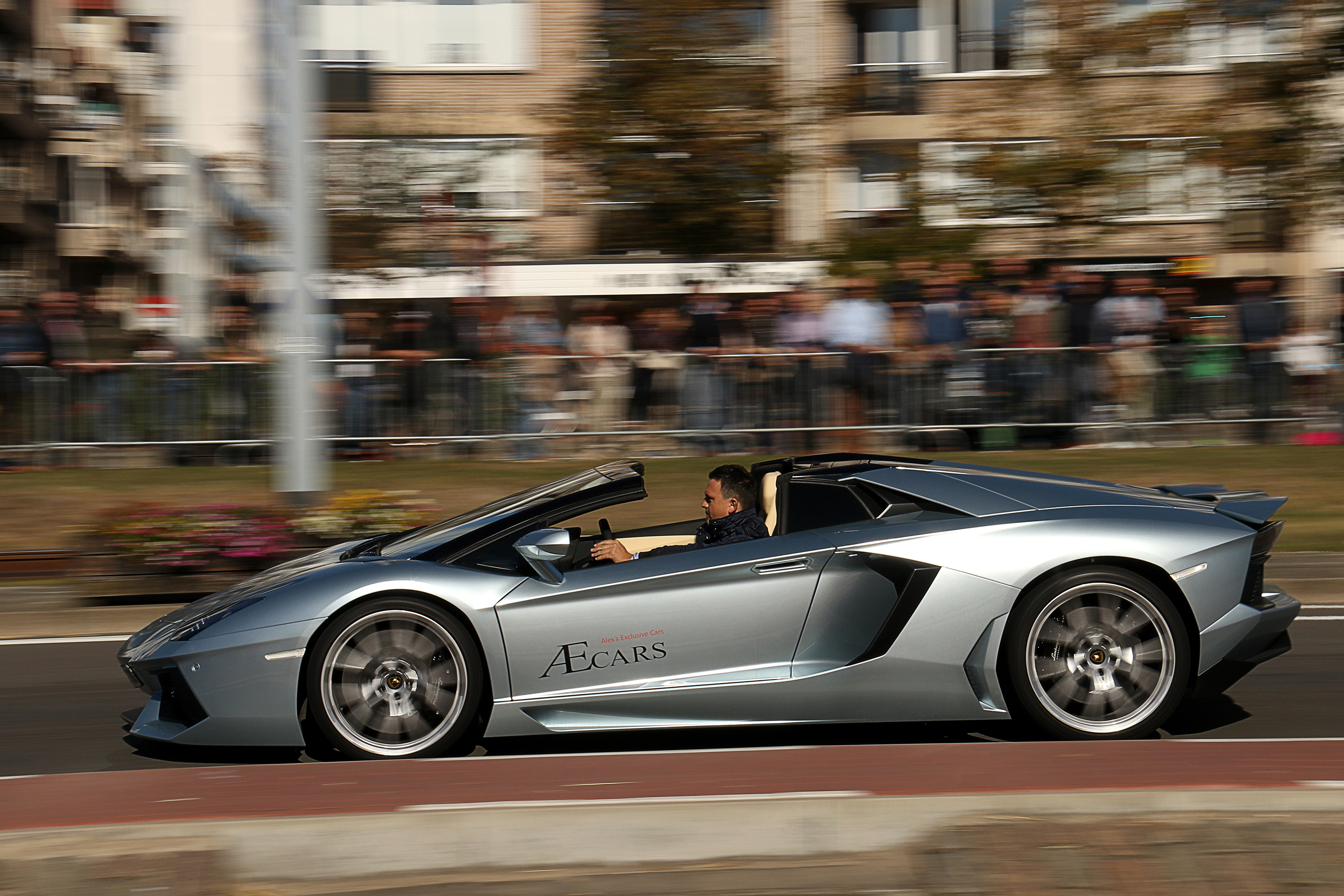 lamborghini-aventador-roadster-lp700-4