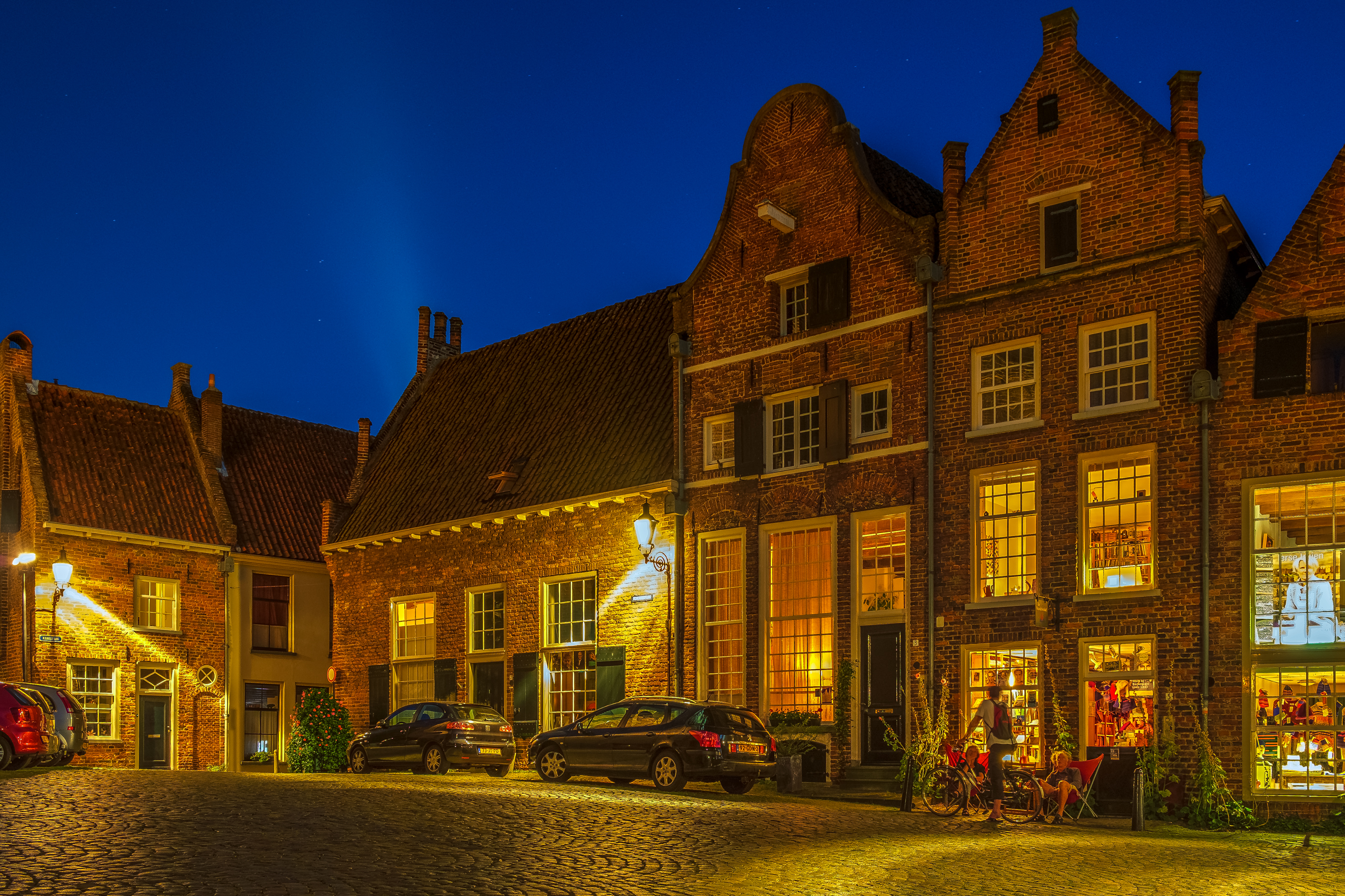 deventer-straatje-in-de-avond