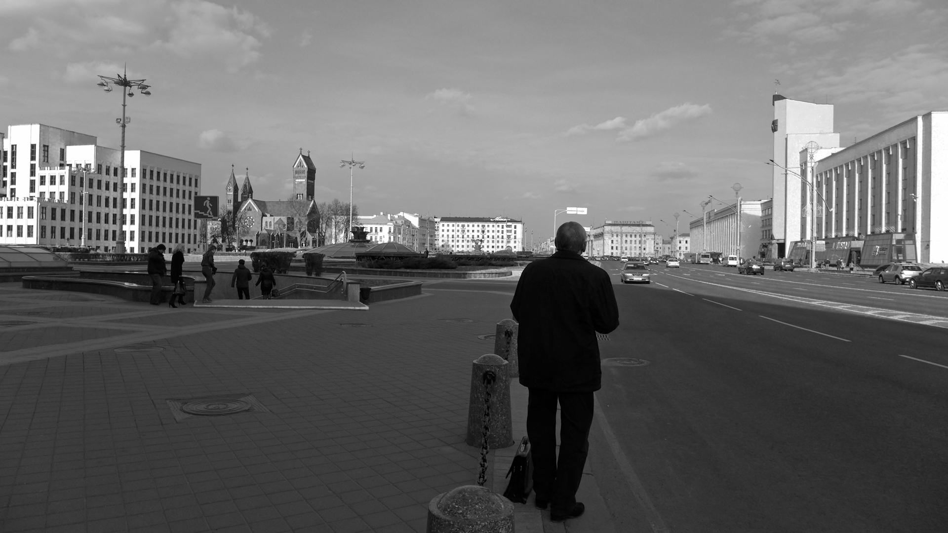 minsk-waiting-for-the-bus