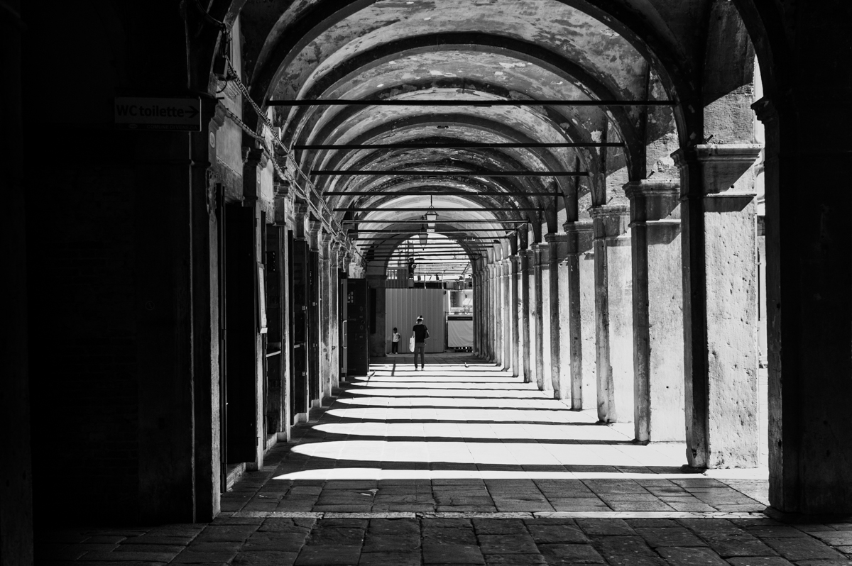 shadows-in-the-streets-of-venice